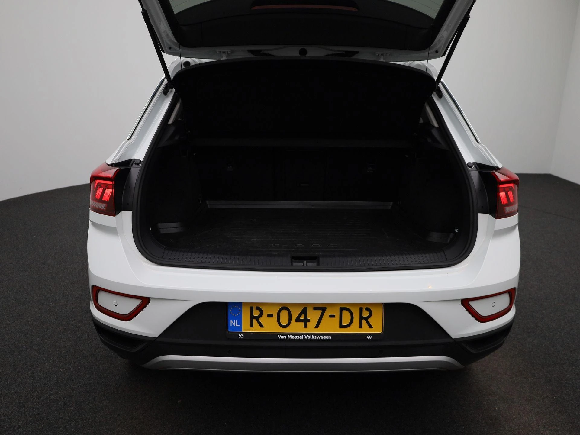 Volkswagen-T-Roc-image-11