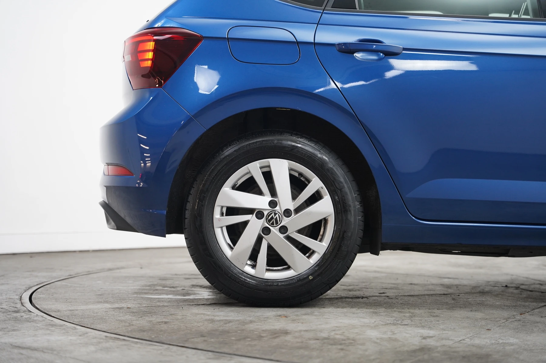 Volkswagen-Polo-image-27