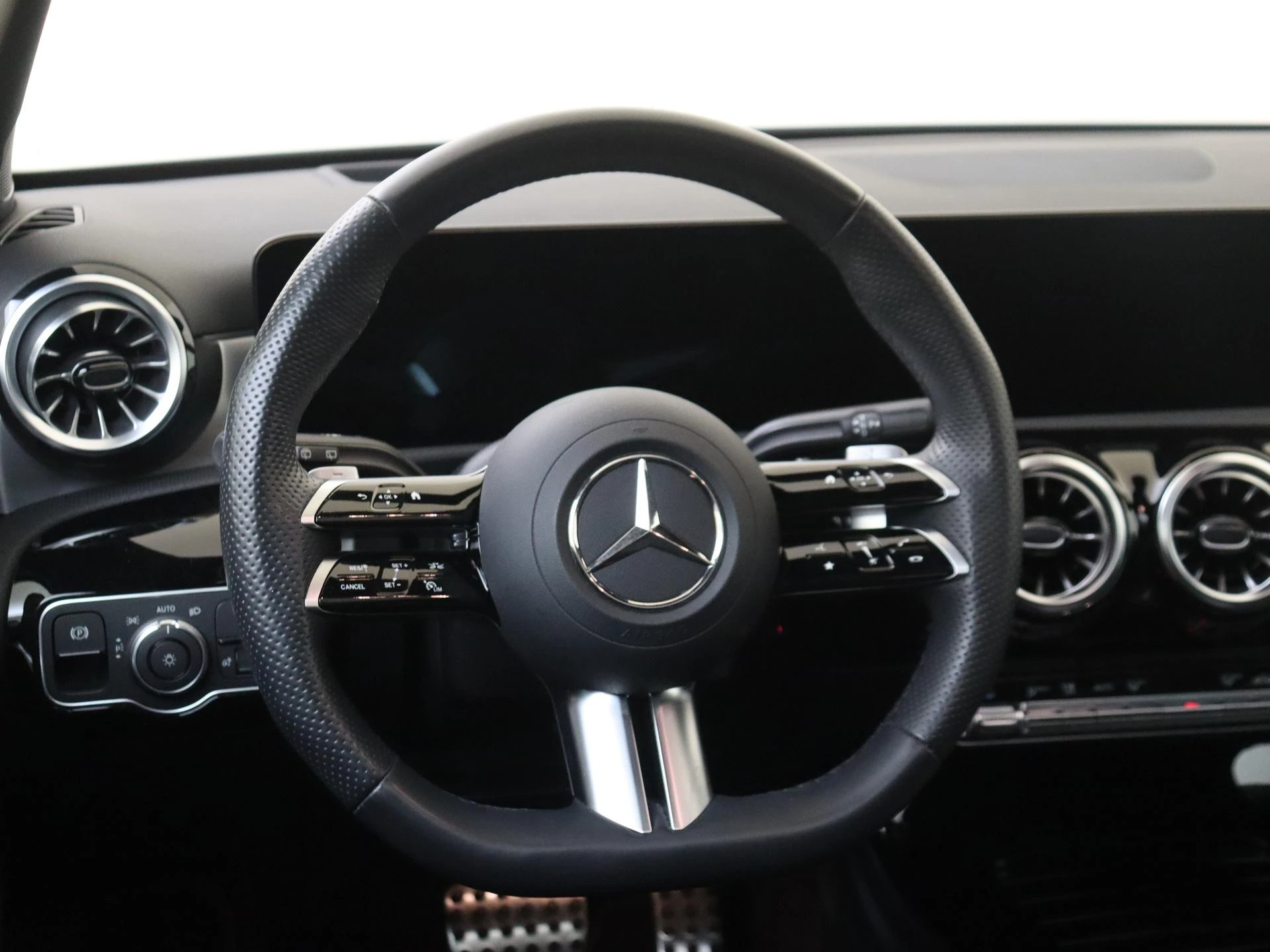 Mercedes-Benz-A-Klasse-image-9