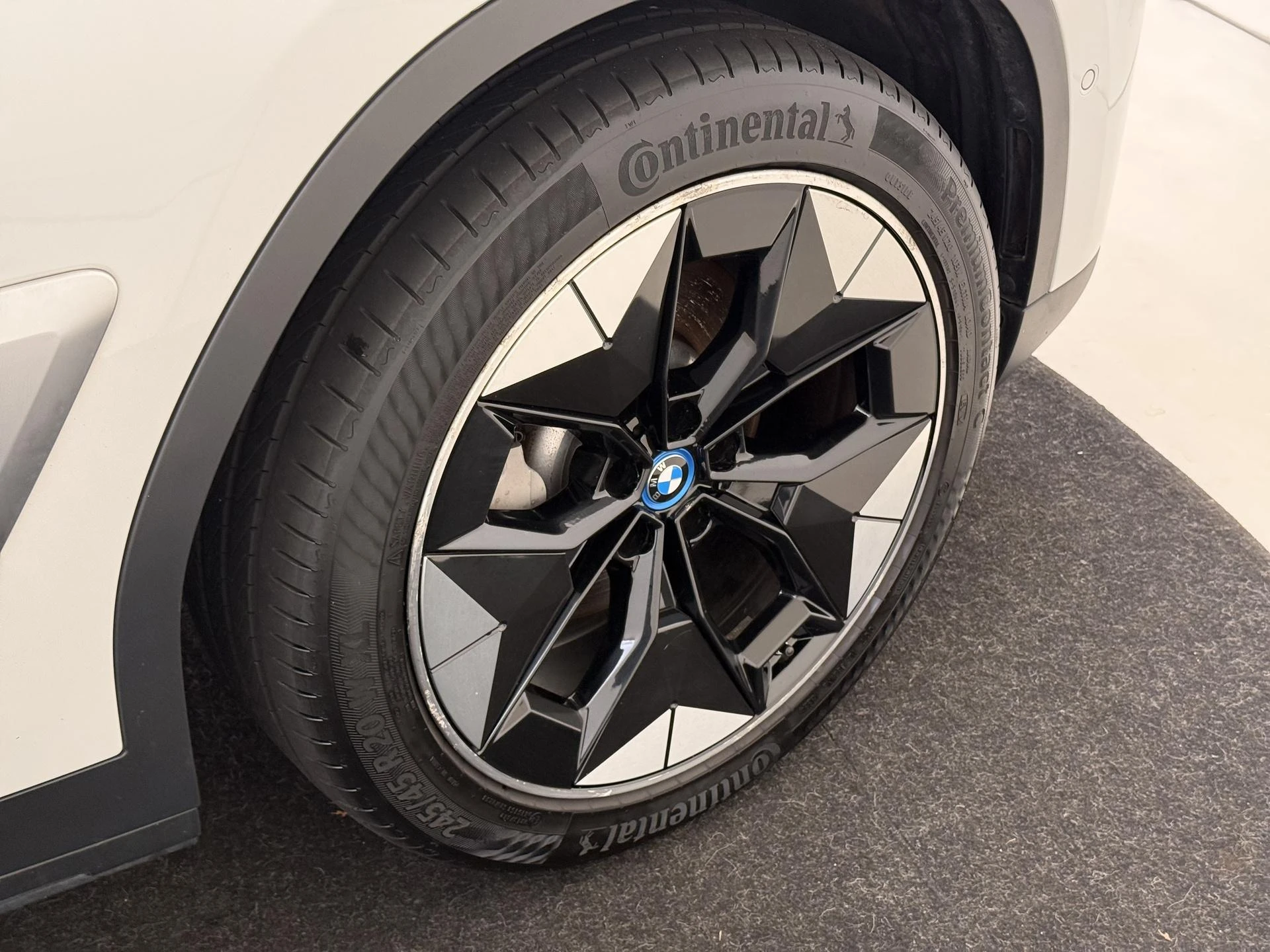 BMW-iX3-image-33