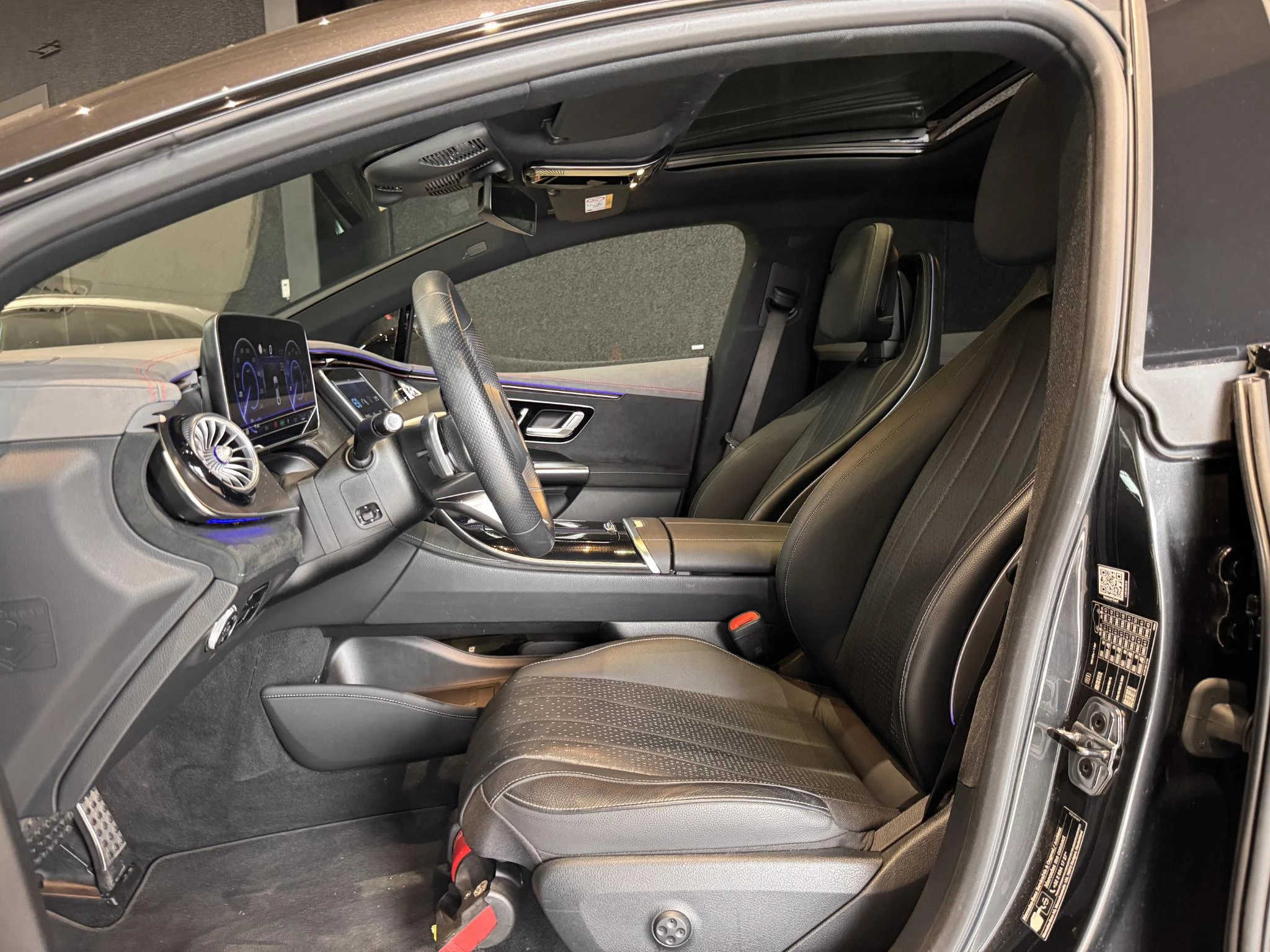 Mercedes-Benz-EQE-image-18