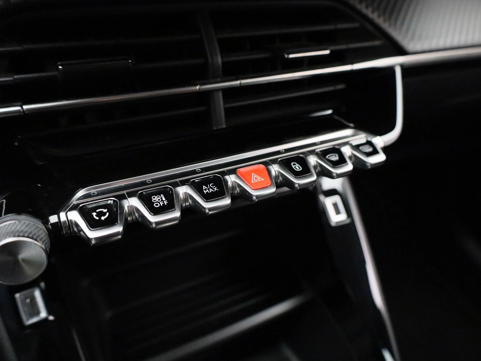 Peugeot-e-208-image-27