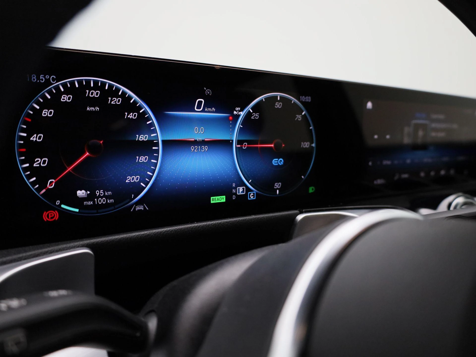 Mercedes-Benz-EQB-image-7