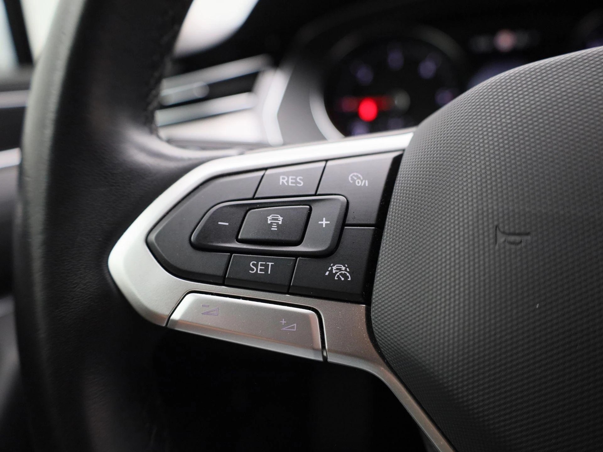 Volkswagen-Passat-image-19