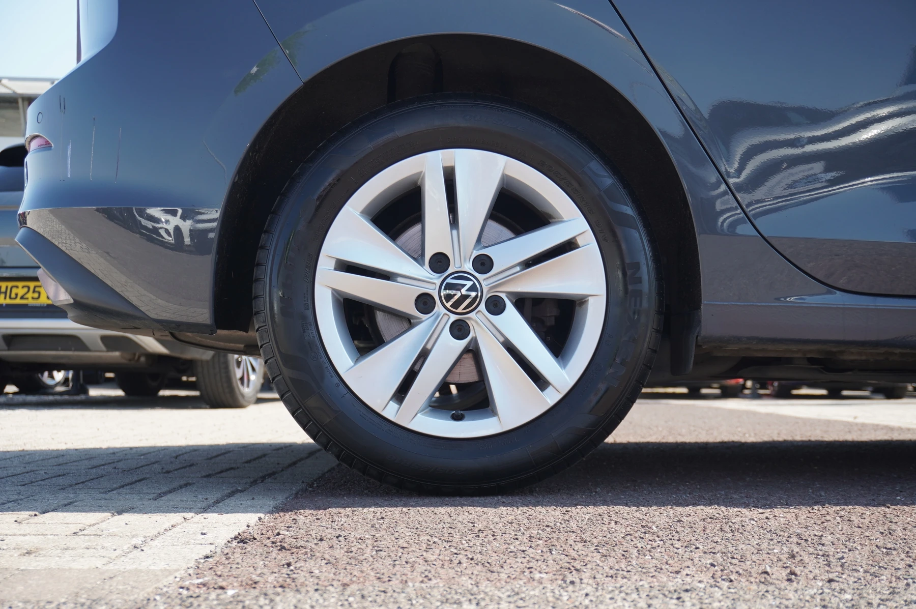 Volkswagen-Golf-image-19
