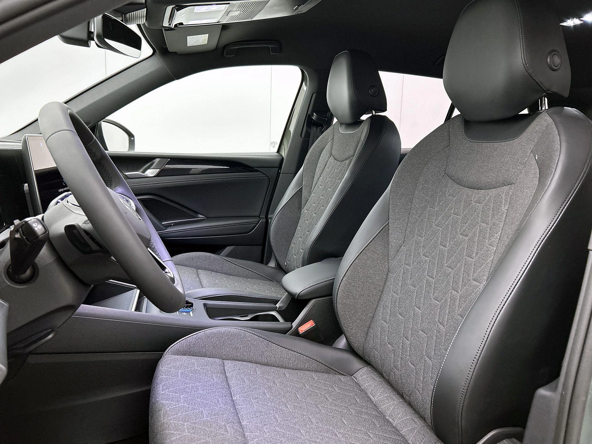 Volkswagen-Tiguan-image-34