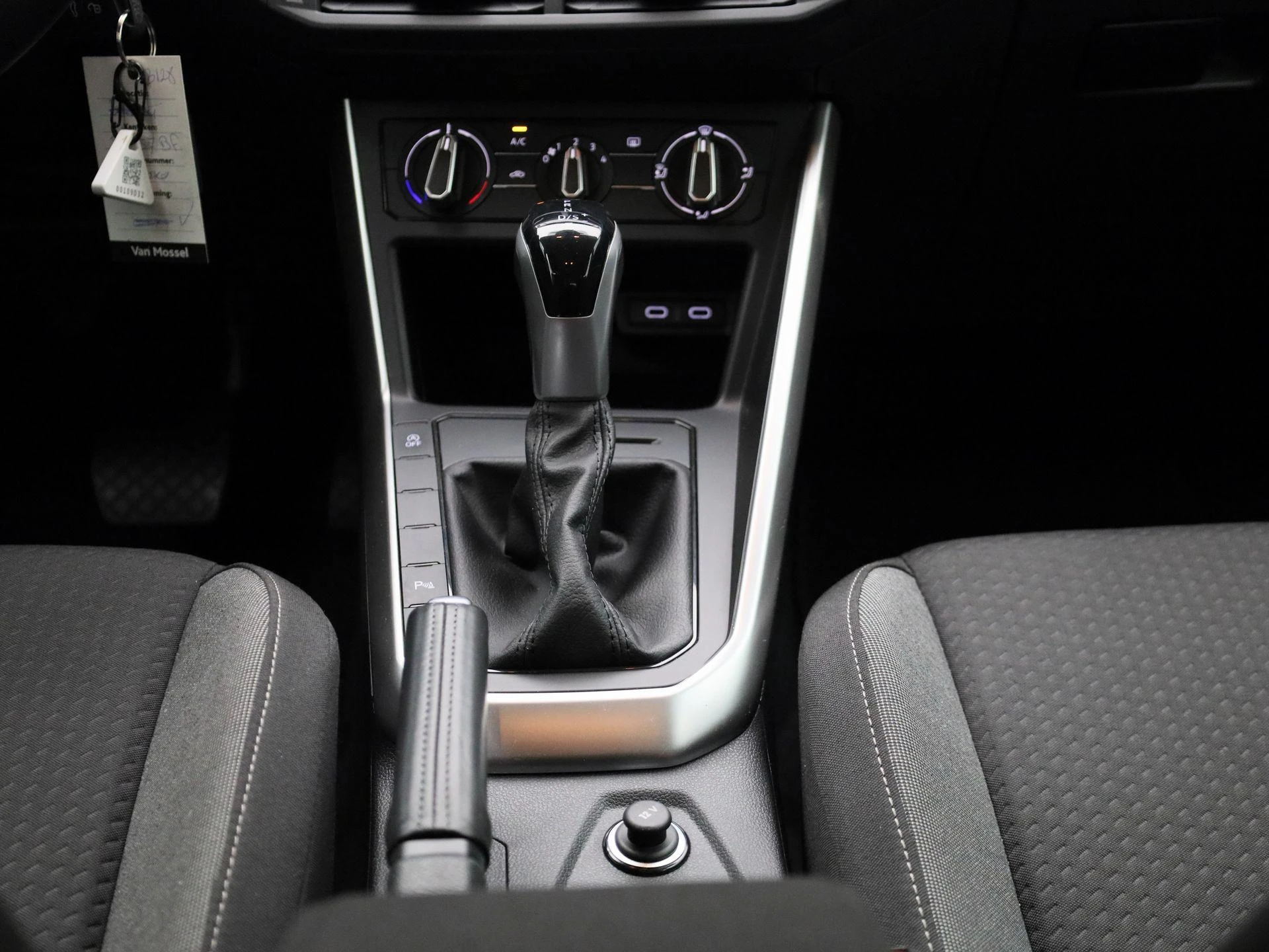 Volkswagen-Polo-image-9