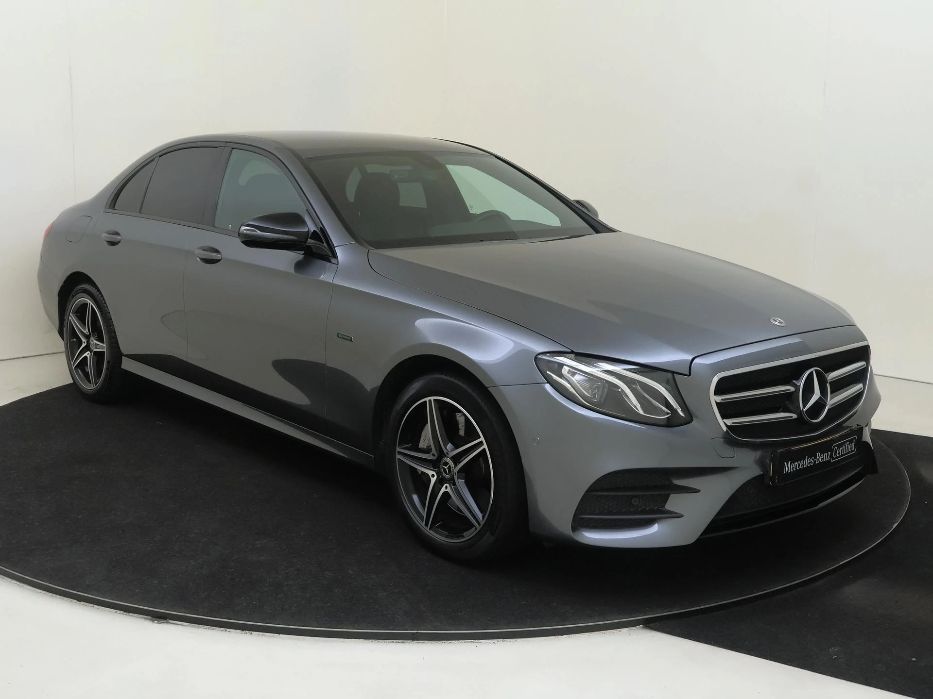 Mercedes-Benz-E-Klasse-image-1