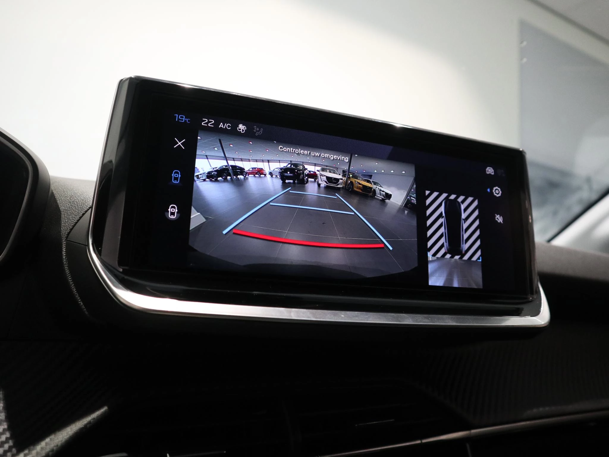 Peugeot-e-208-image-13