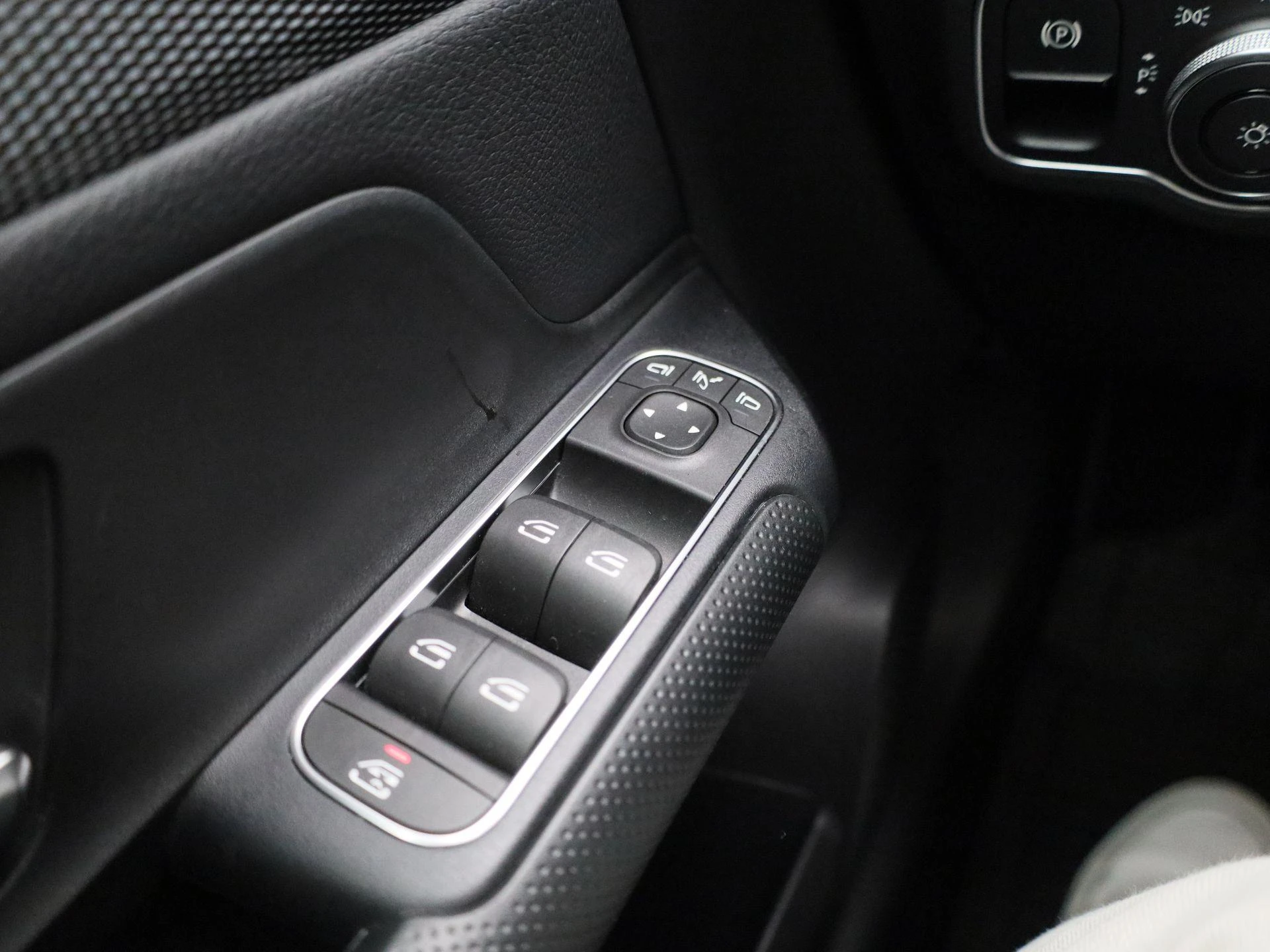 Mercedes-Benz-B-Klasse-image-20