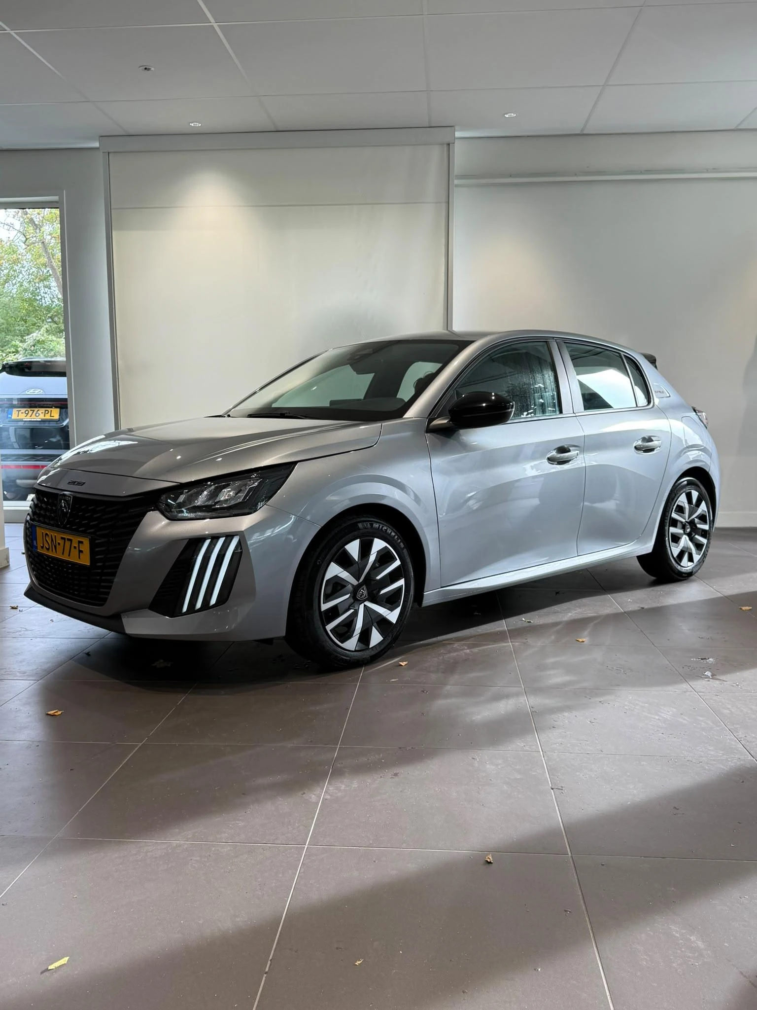 Peugeot-208-image-2