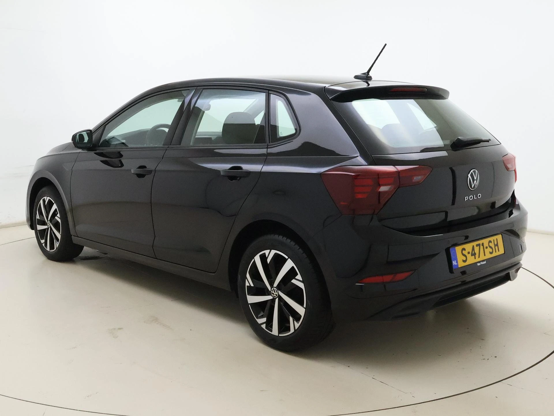 Volkswagen-Polo-image-6