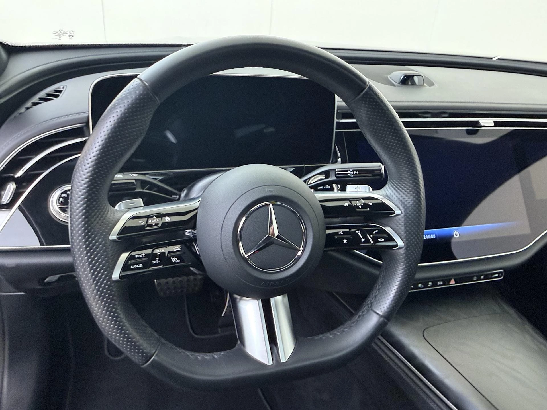 Mercedes-Benz-E-Klasse-image-9