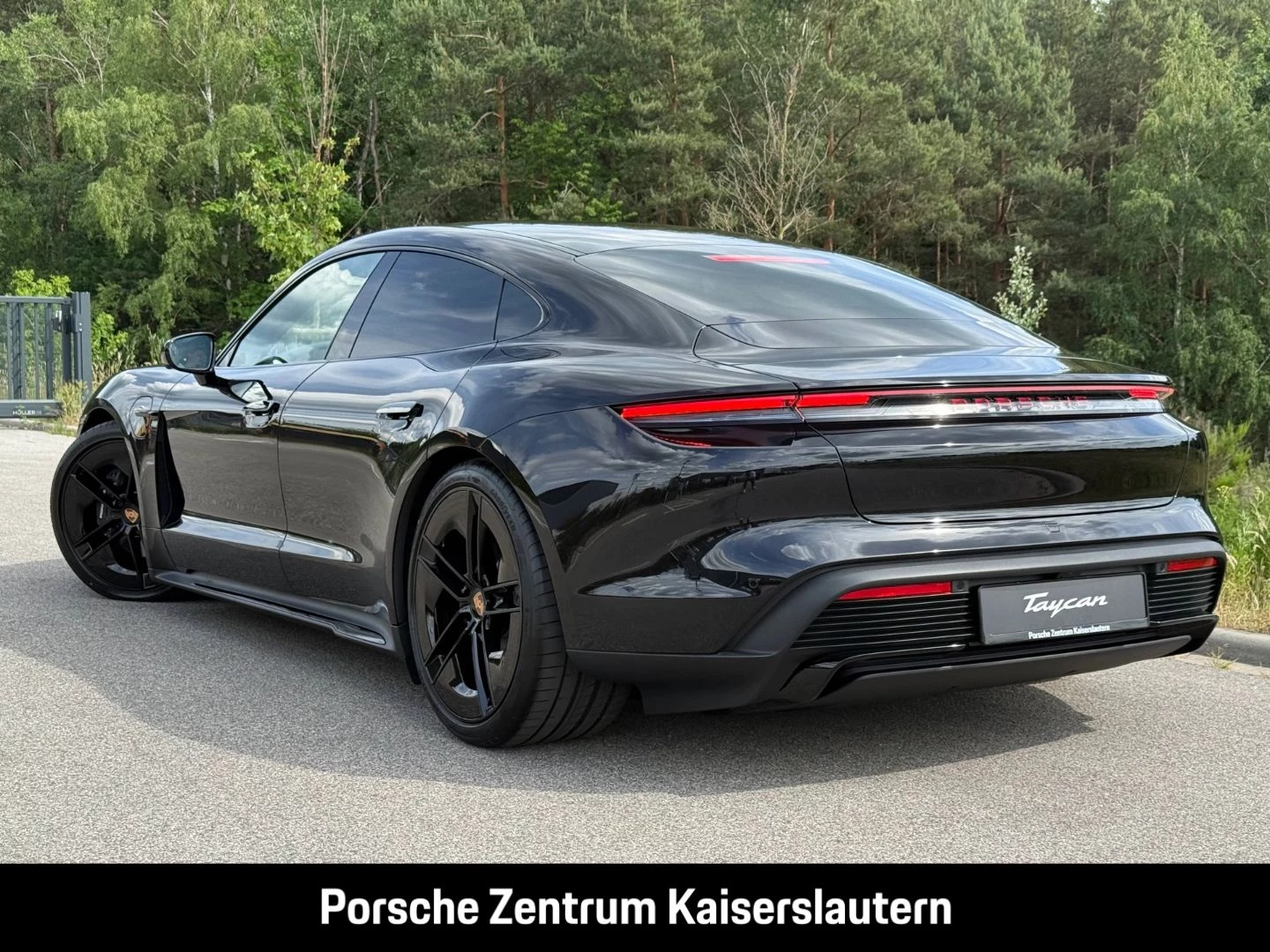 Porsche Taycan Black Edition InnoDrive HA-Lenkung HeadUp black edition