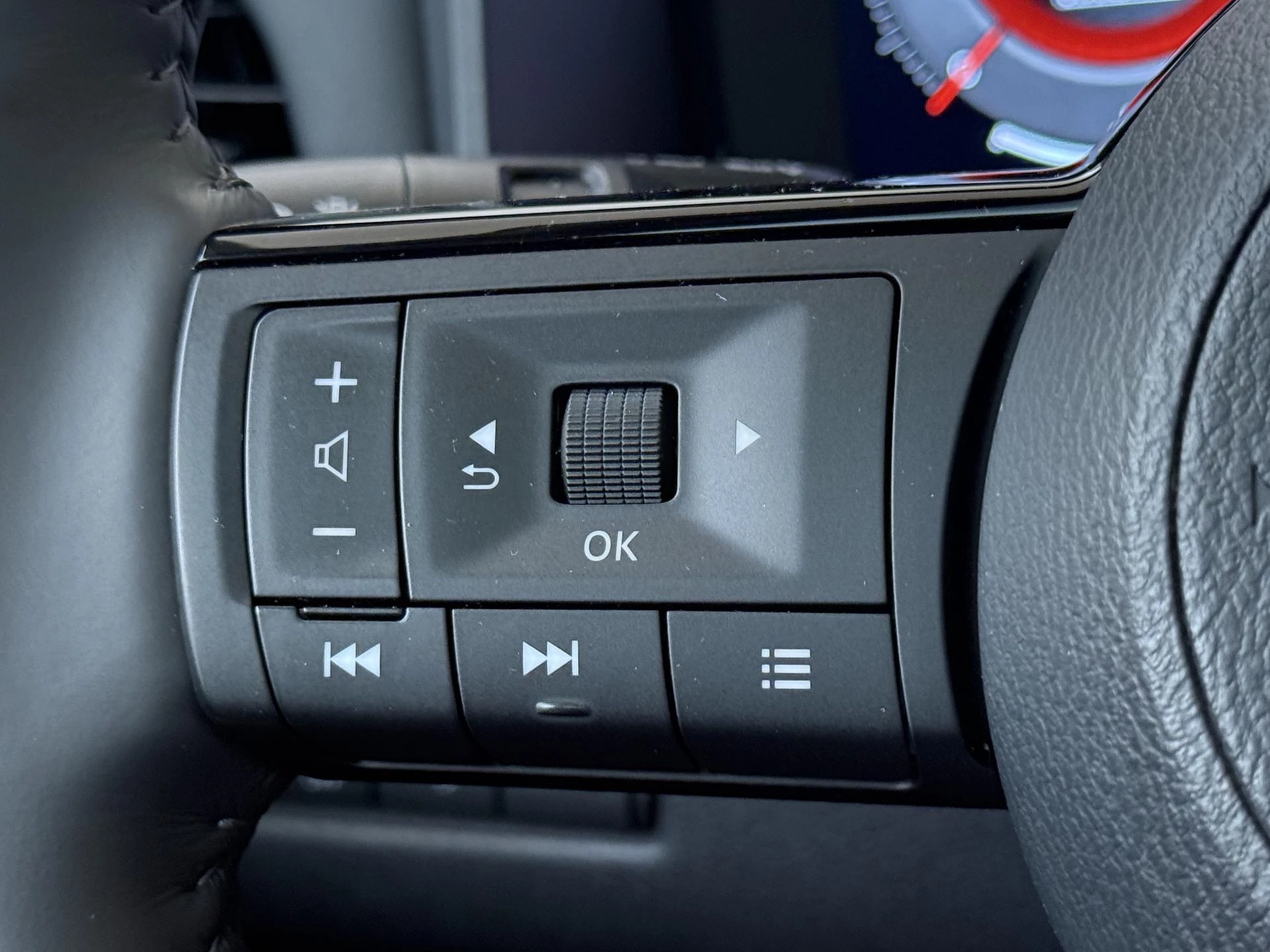 Nissan-QASHQAI-image-12