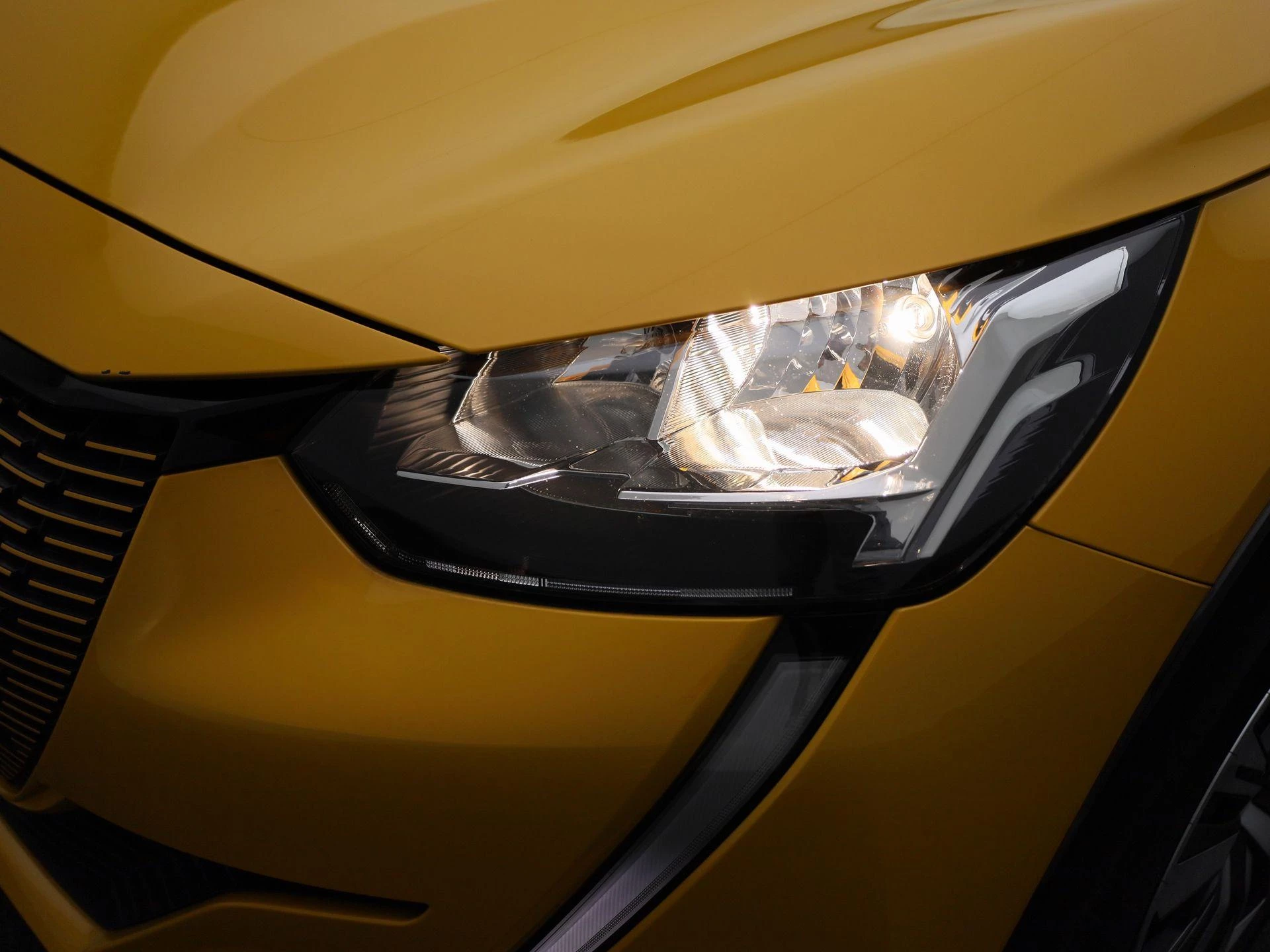 Peugeot-e-208-image-14