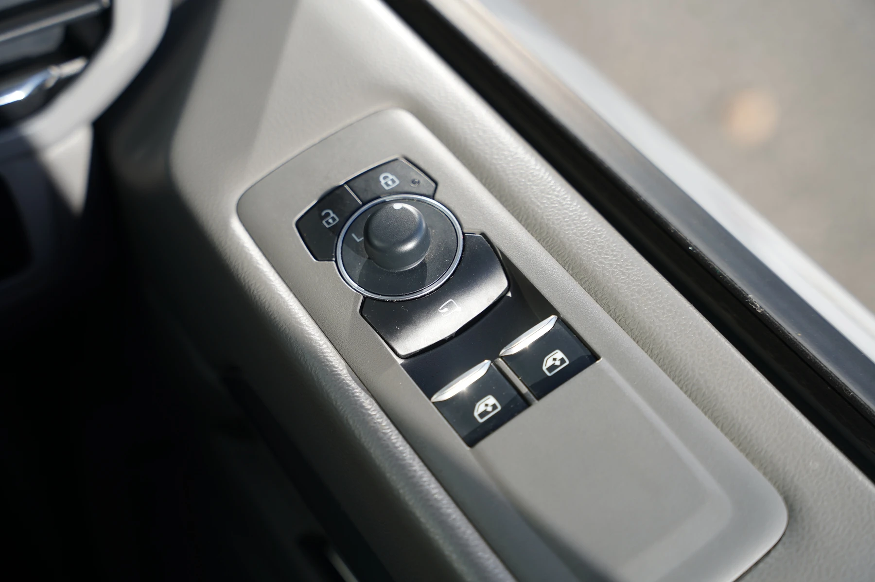 Volkswagen-Transporter-image-15