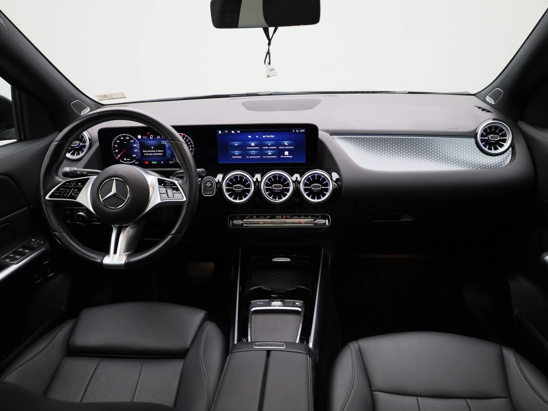 Mercedes-Benz-GLA-image-39