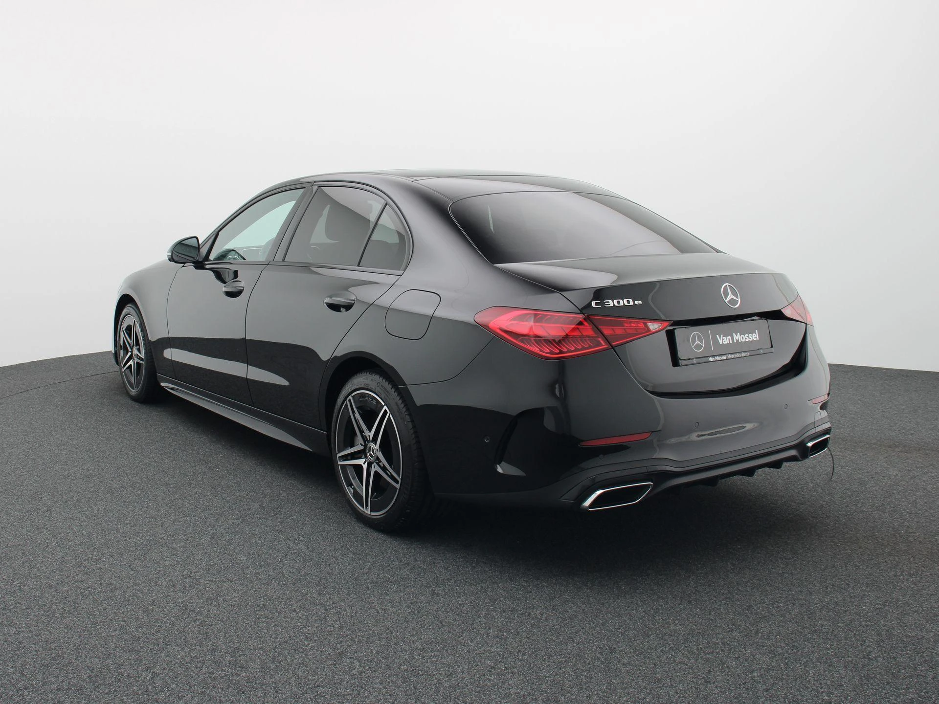 Mercedes-Benz-C-Klasse-image-1