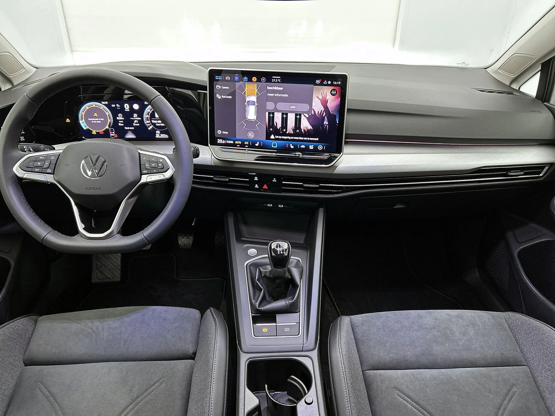 Volkswagen-Golf-image-19
