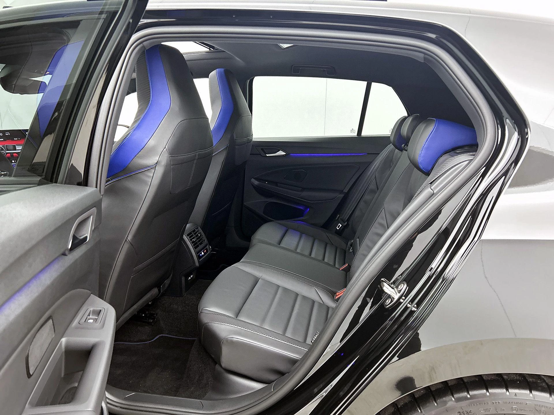 Volkswagen-Golf-image-26