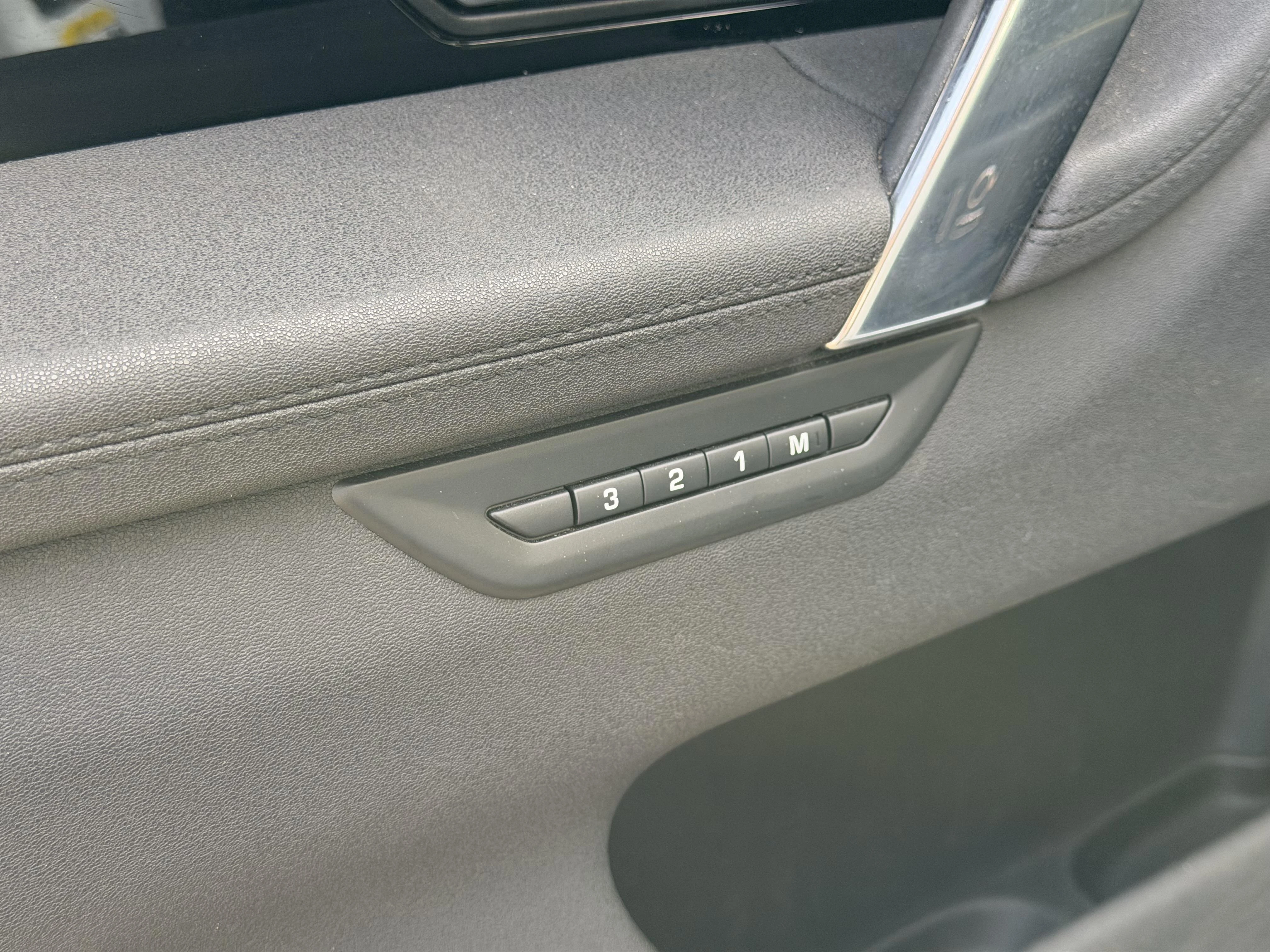 Land Rover-Discovery Sport-image-22