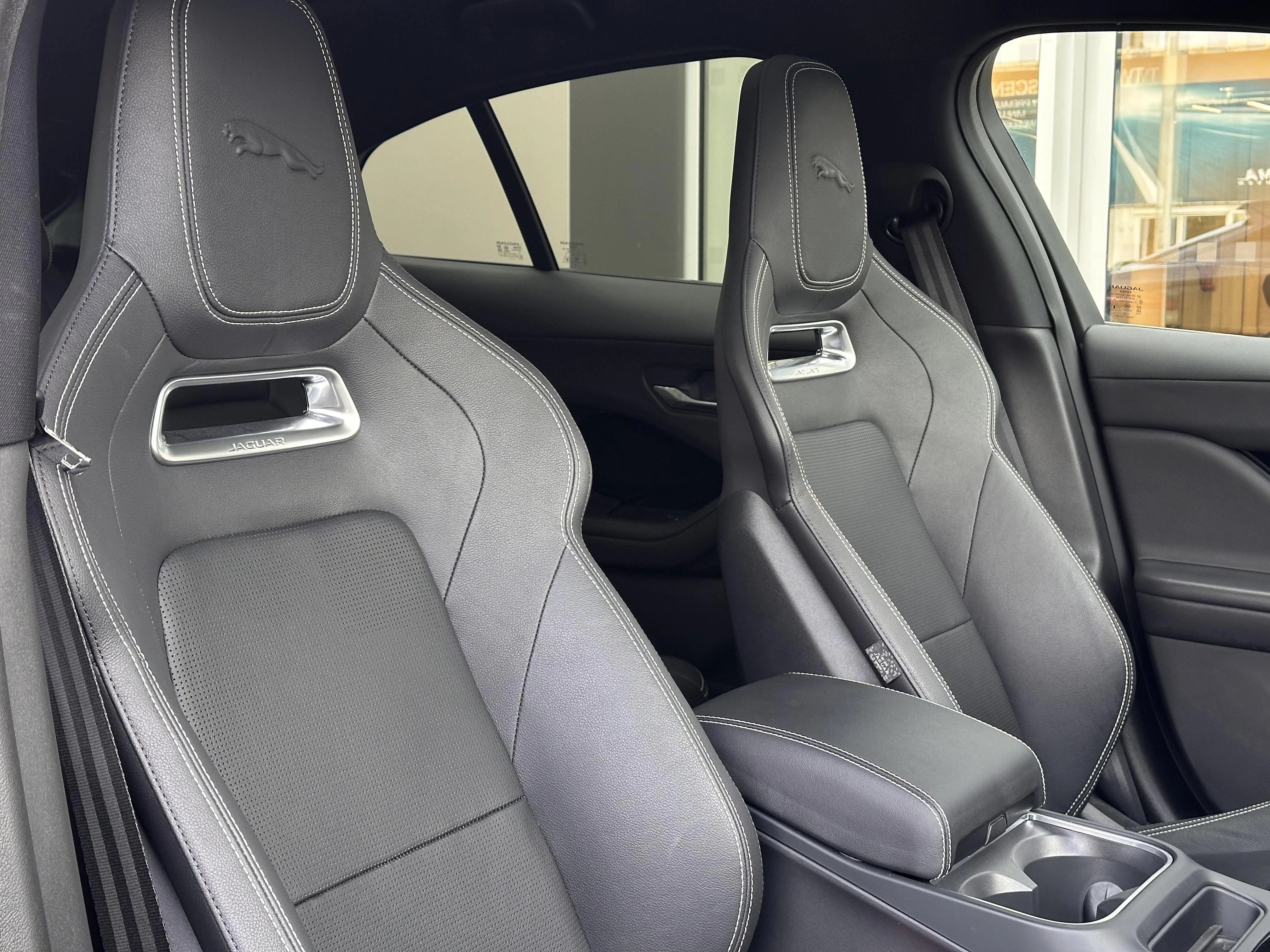 Jaguar-I-PACE-image-40
