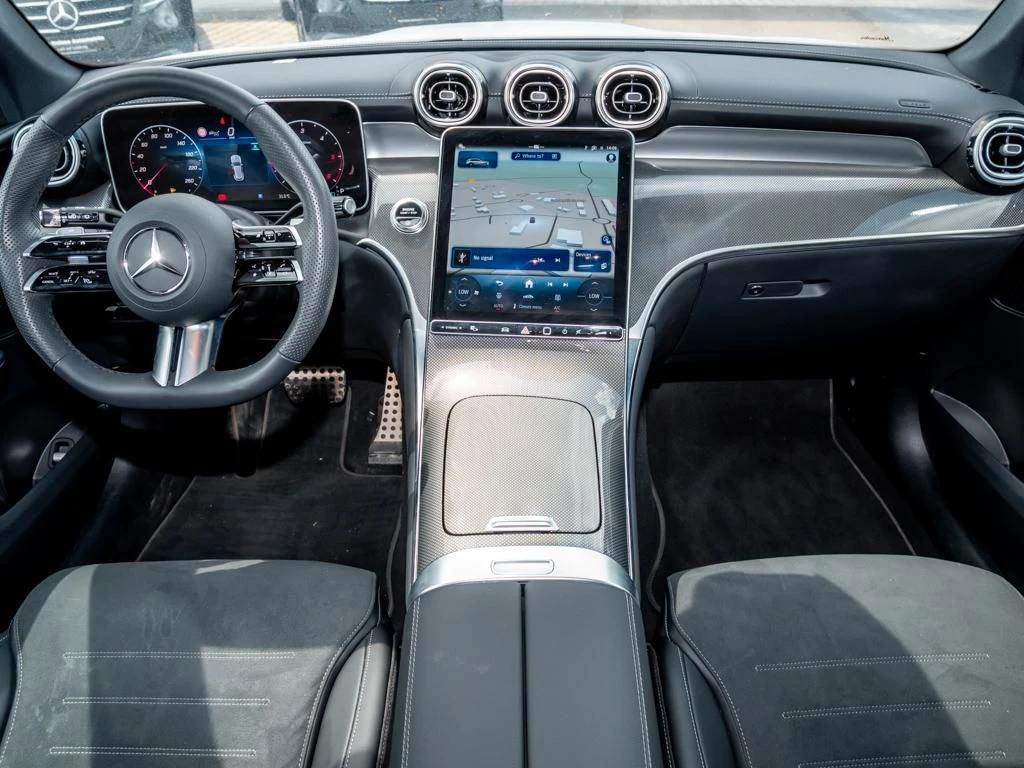 Mercedes-Benz-GLC 300 d-image-13