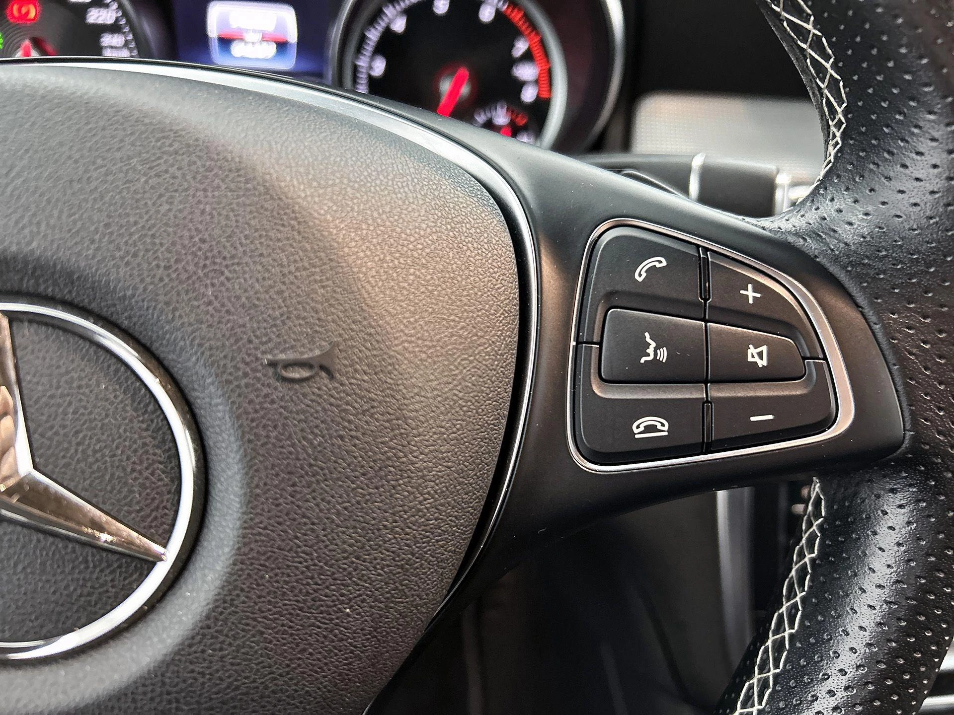 Mercedes-Benz-CLA-image-11