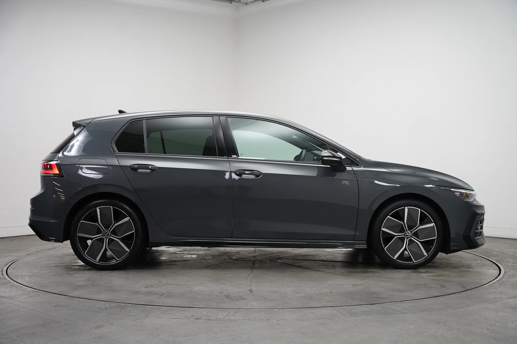 Volkswagen-Golf-image-3