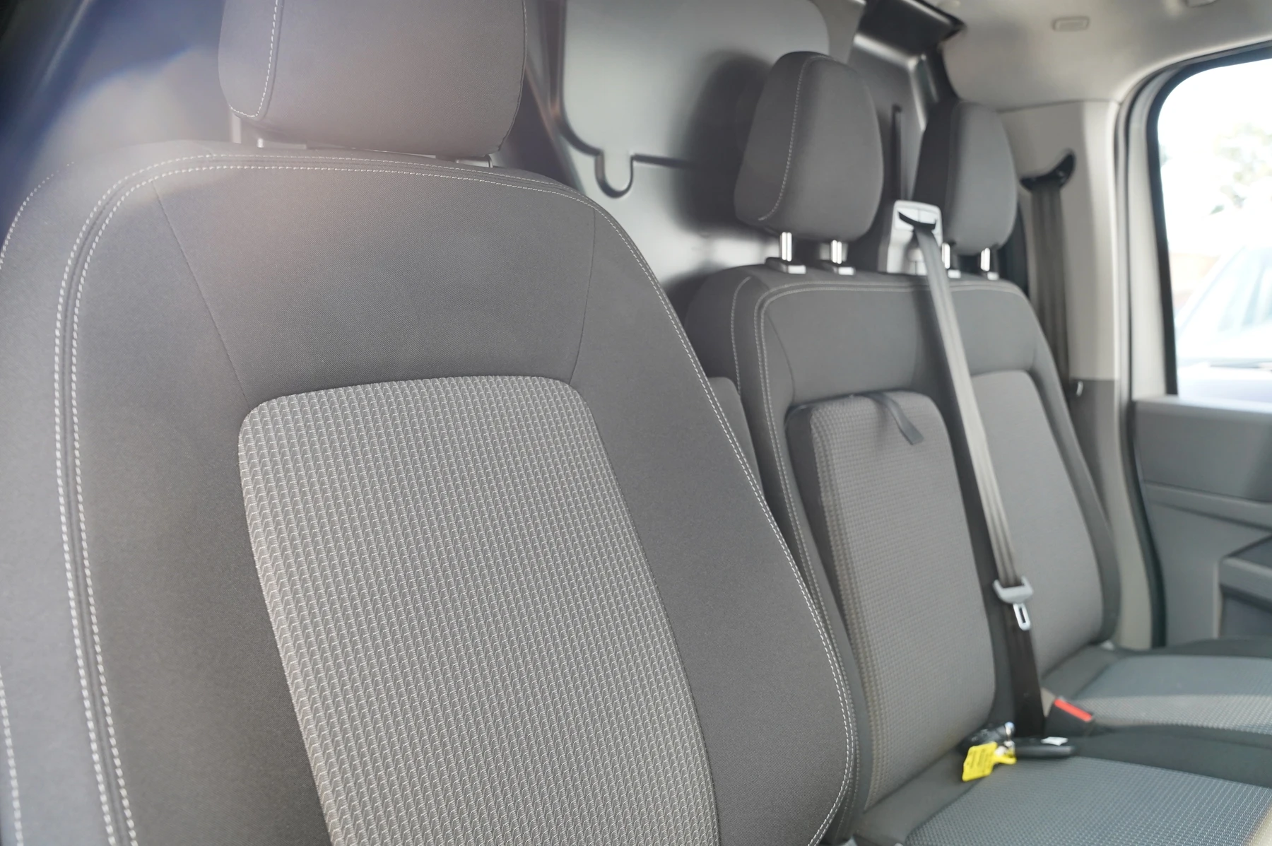 Volkswagen-Transporter-image-8
