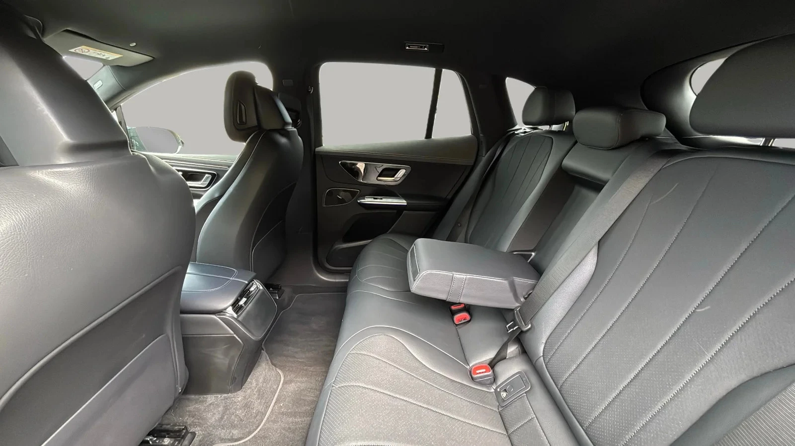 Mercedes-Benz-EQE-image-12