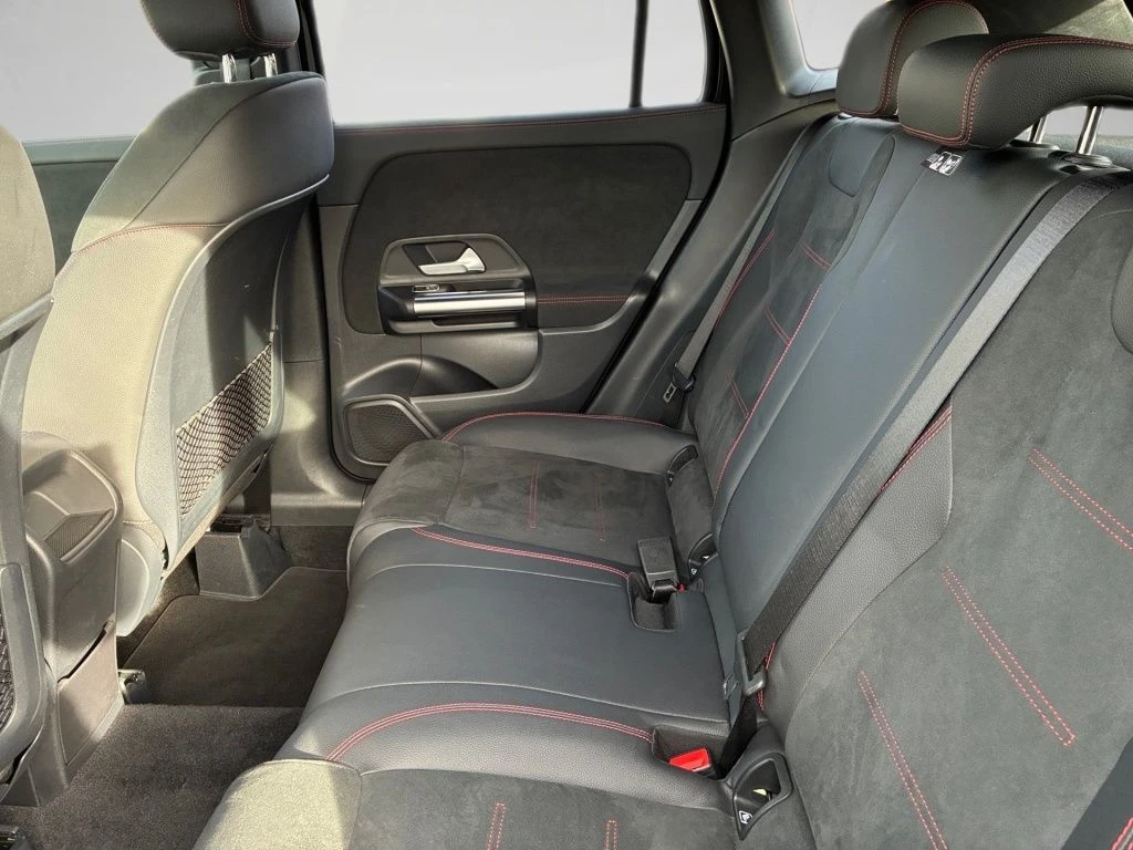Mercedes-Benz-GLA 200-image-8