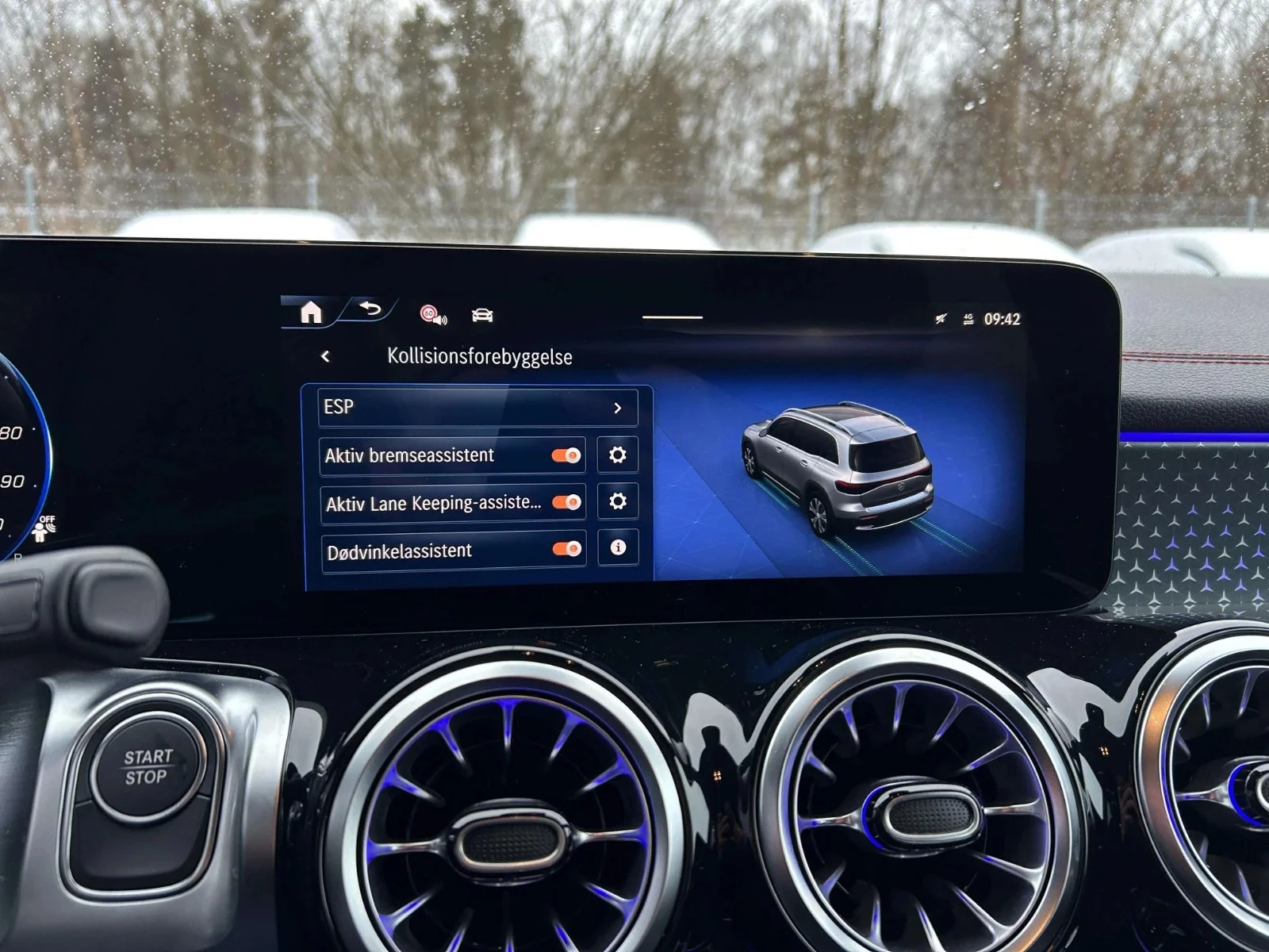 Mercedes-Benz-EQB-image-15