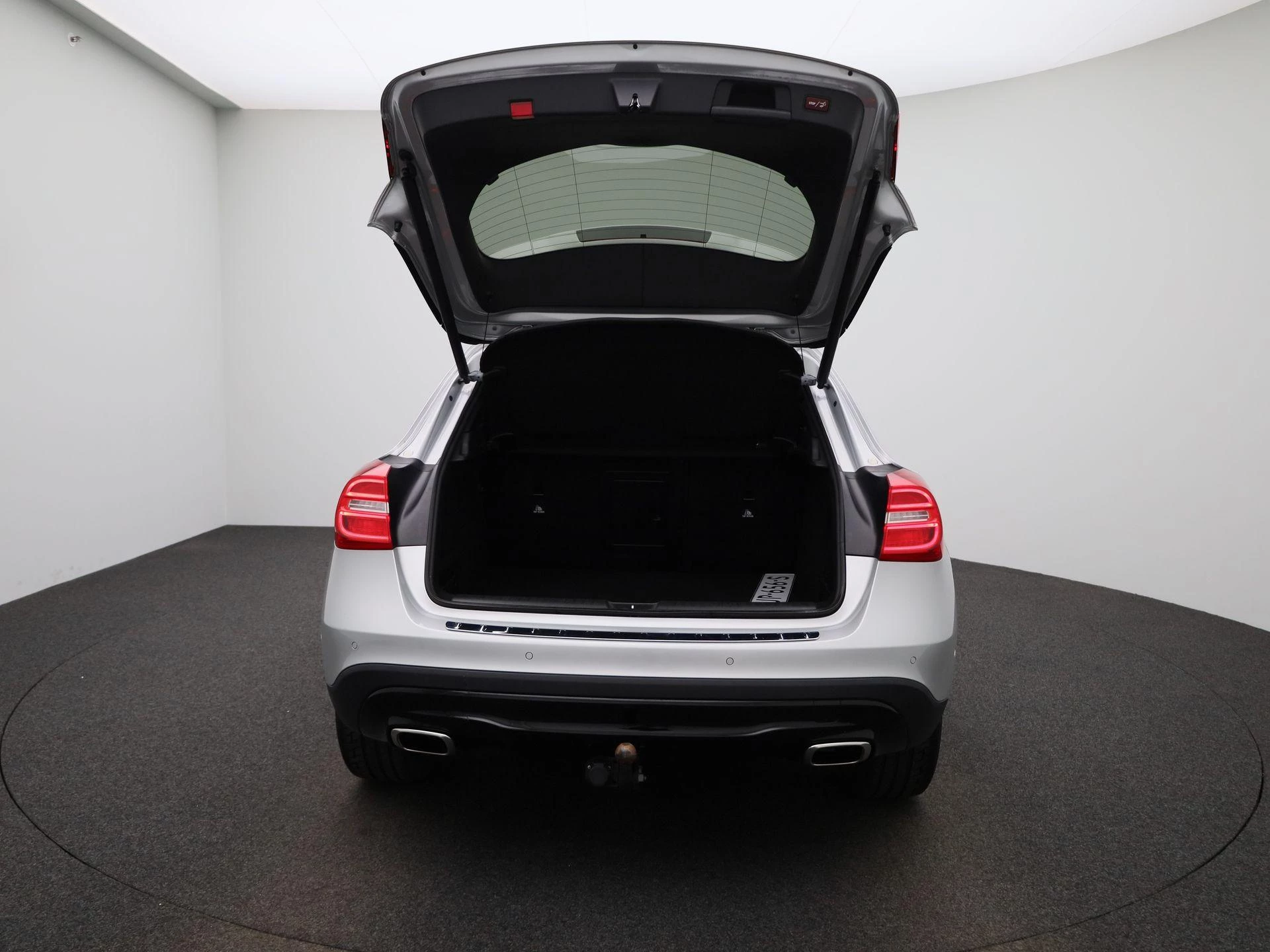 Mercedes-Benz-GLA-image-10