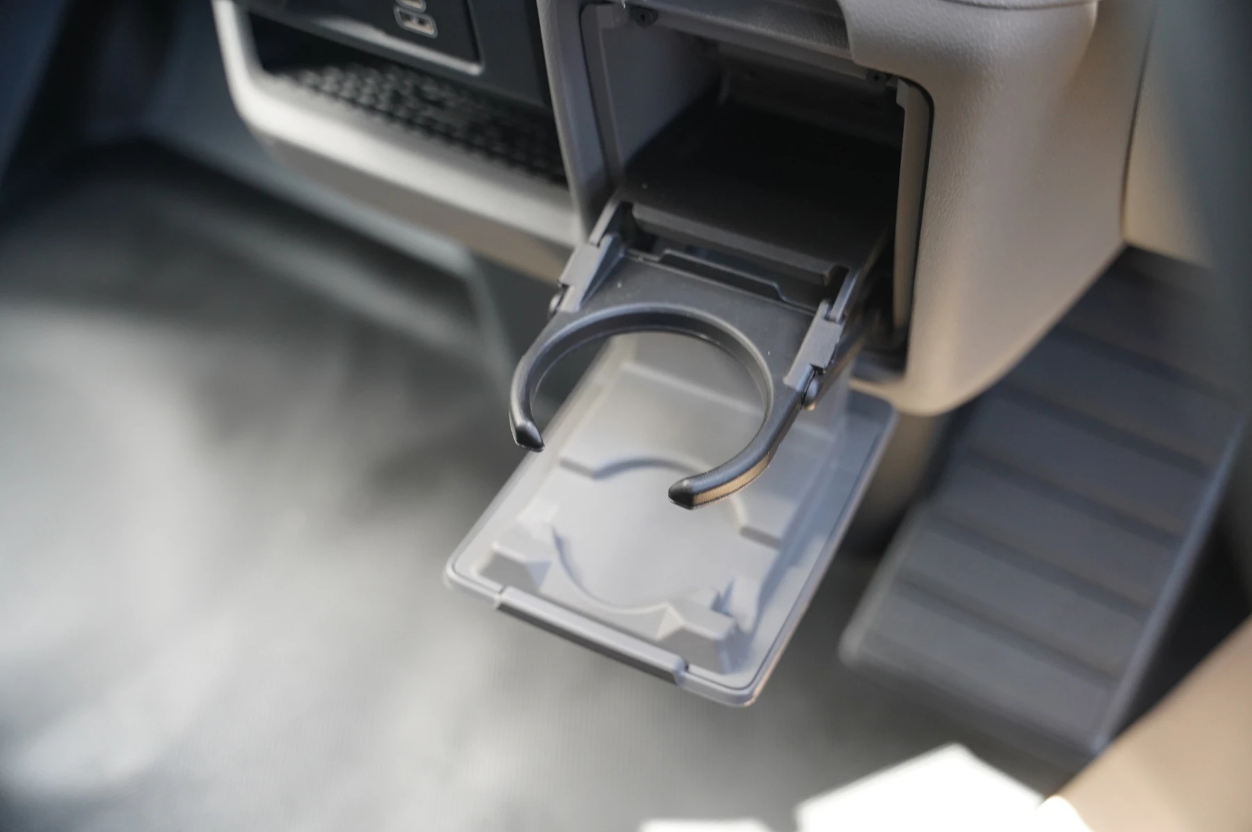 Volkswagen-Transporter-image-24