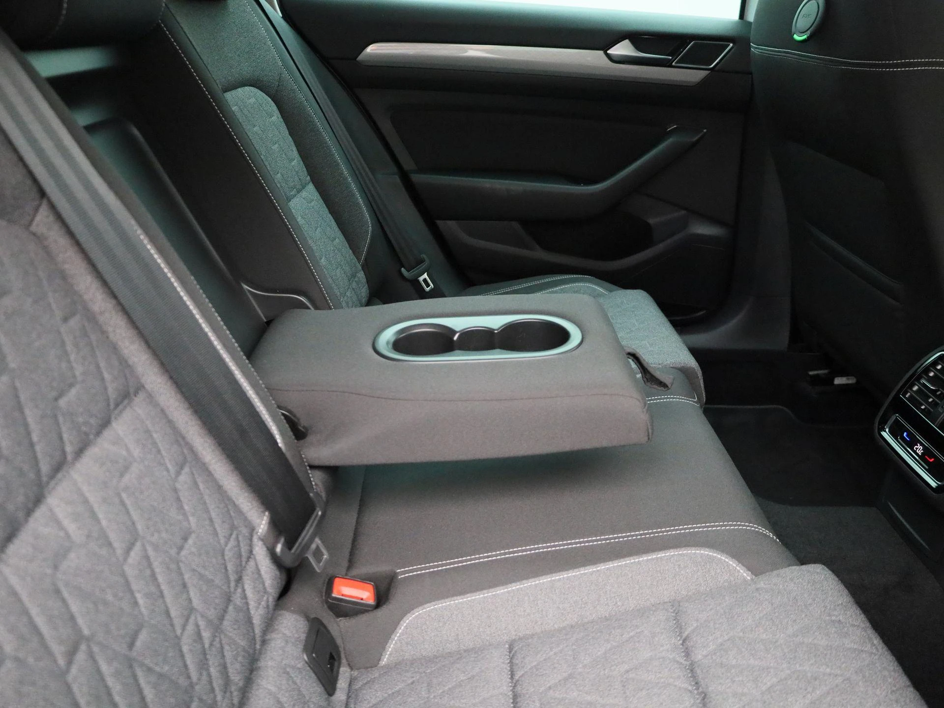 Volkswagen-Passat-image-39
