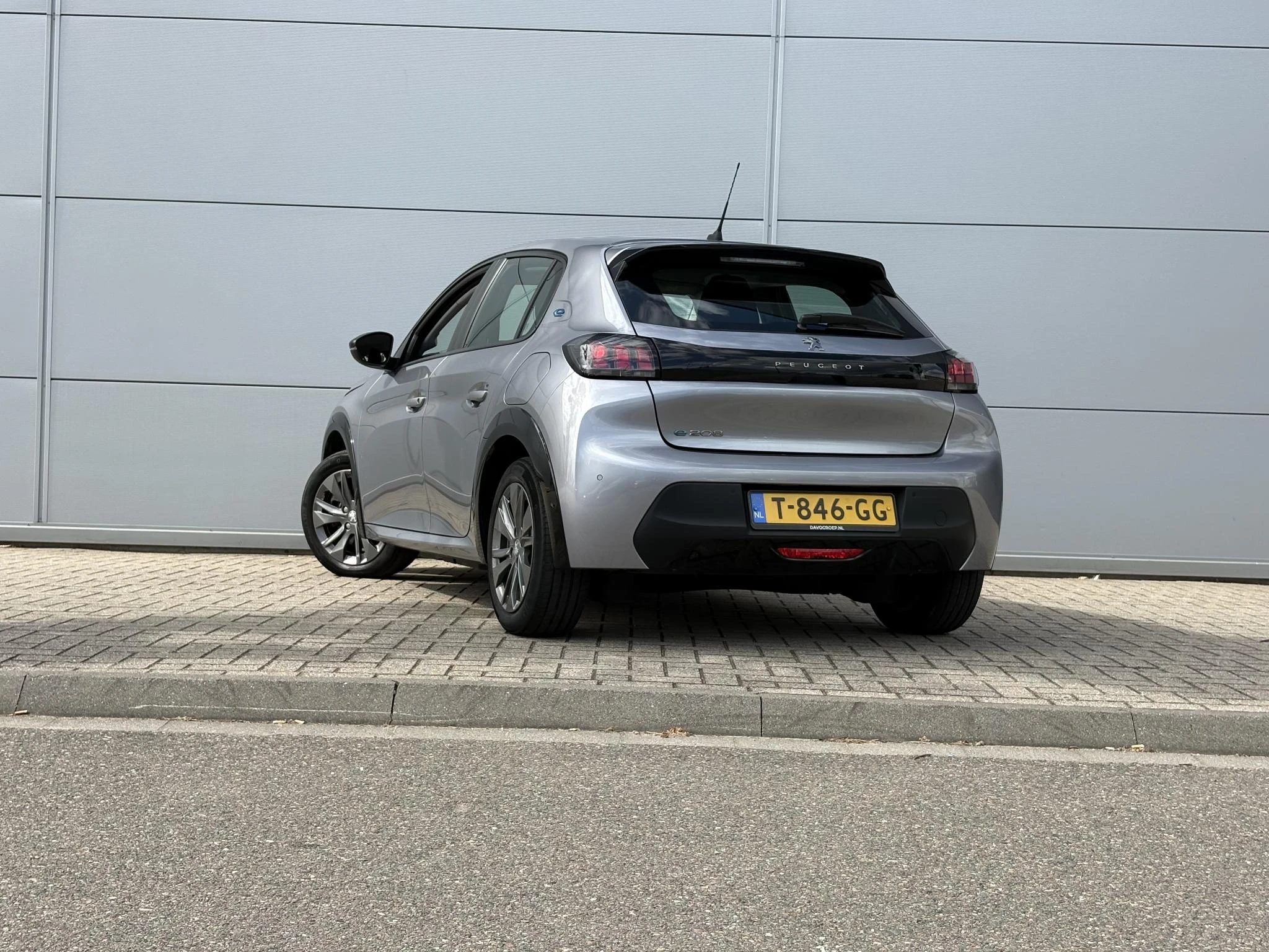 Peugeot-e-208-image-3
