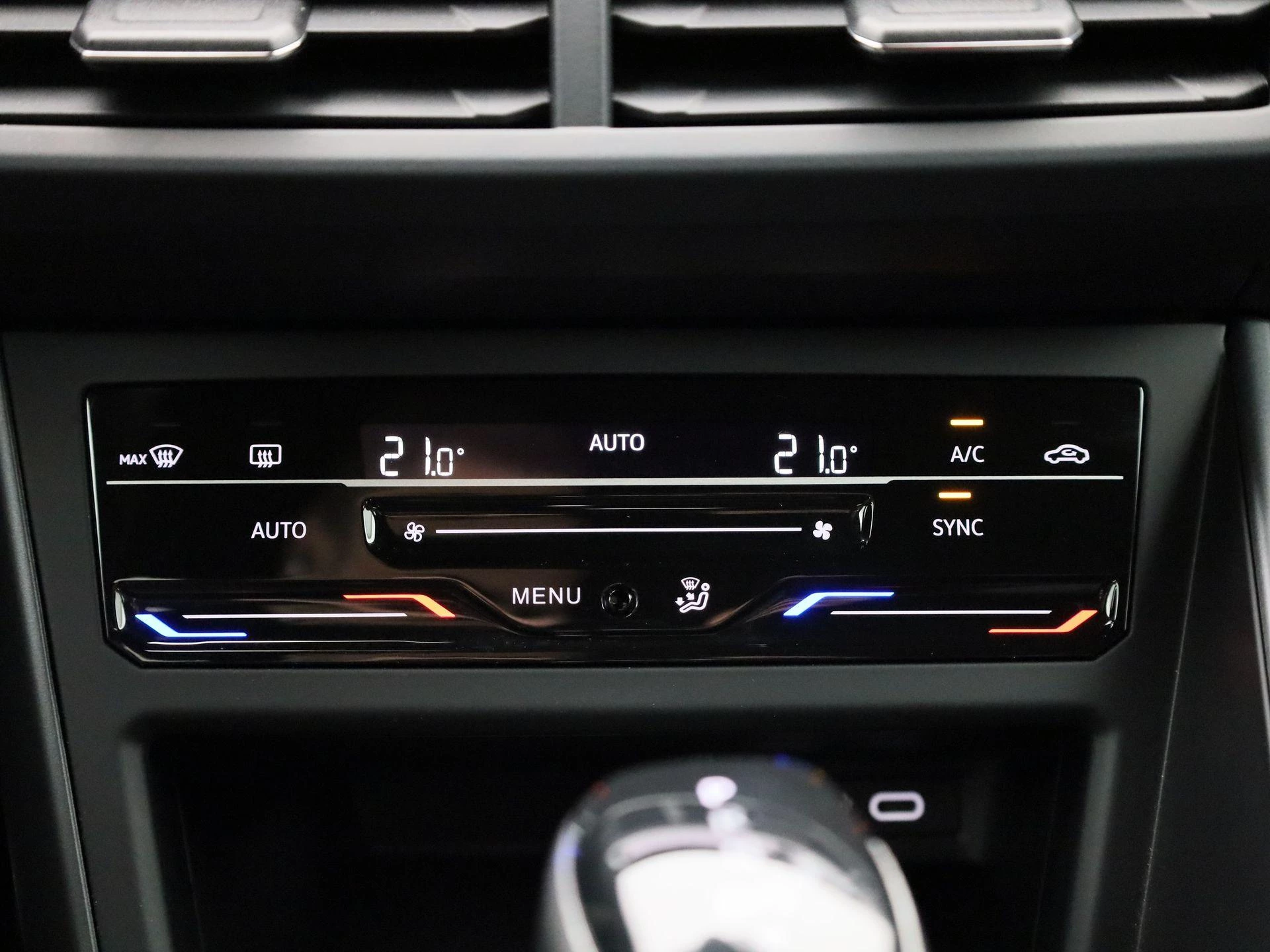 Volkswagen-Polo-image-16