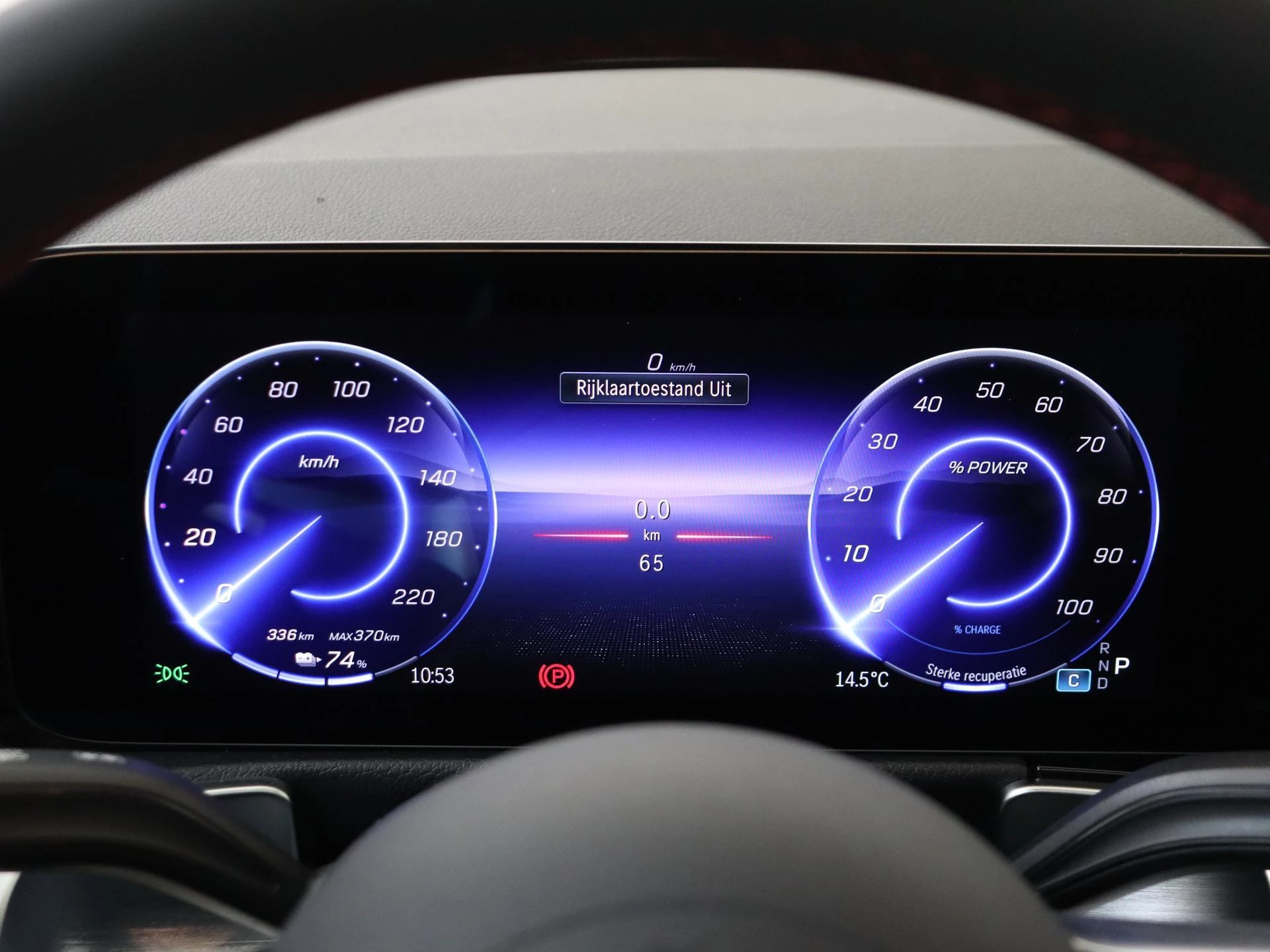 Mercedes-Benz-EQB-image-10