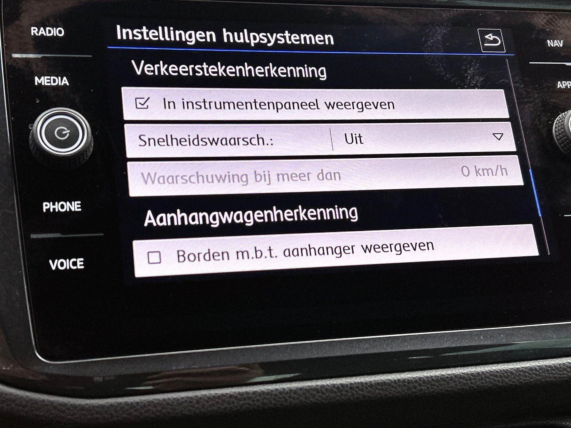 Volkswagen-Tiguan-image-15