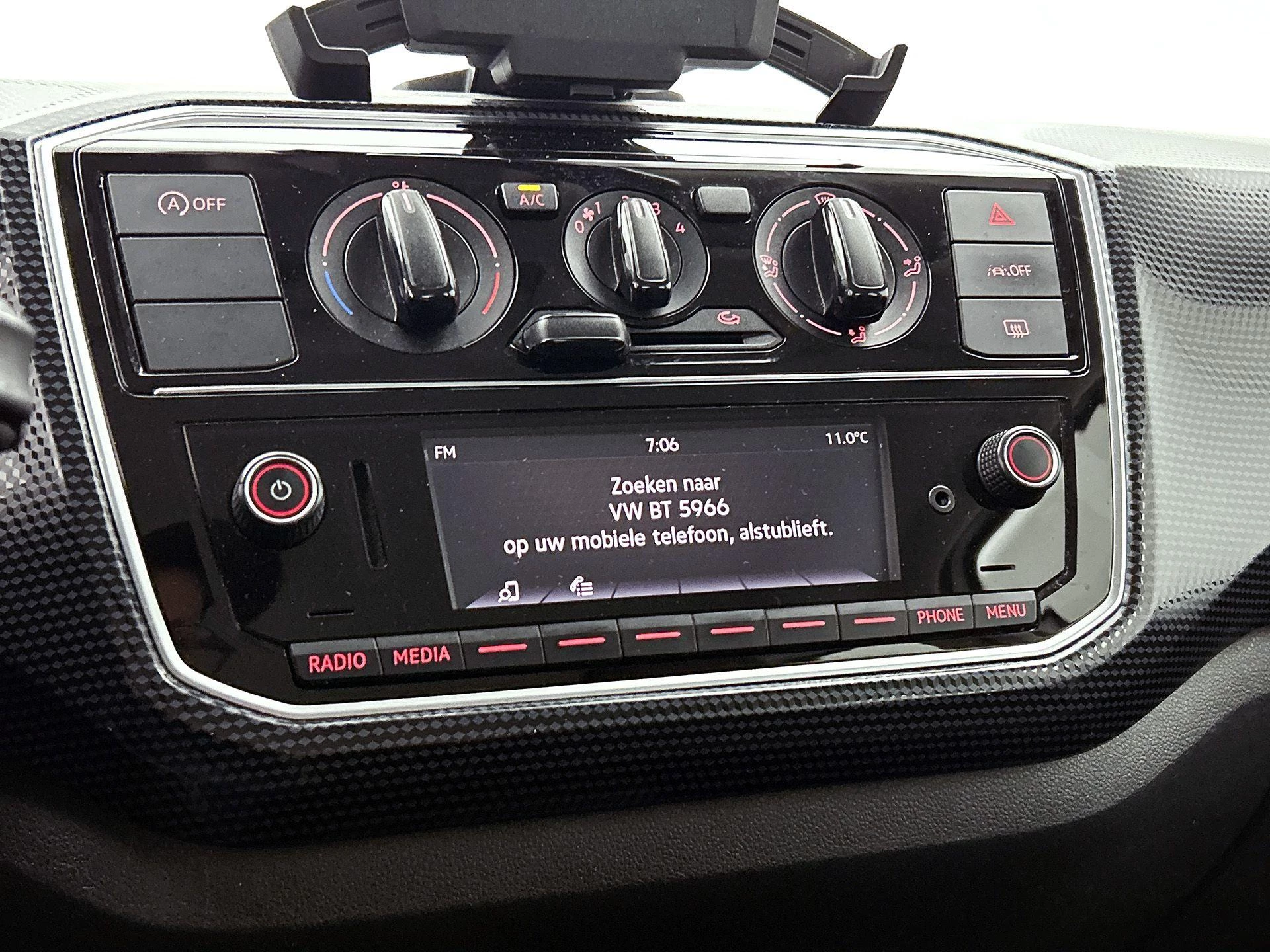 Volkswagen-up!-image-16