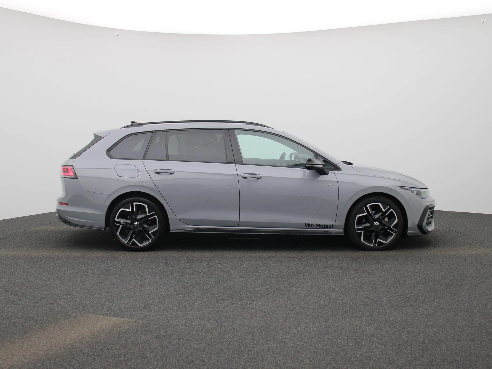 Volkswagen-Golf-image-5