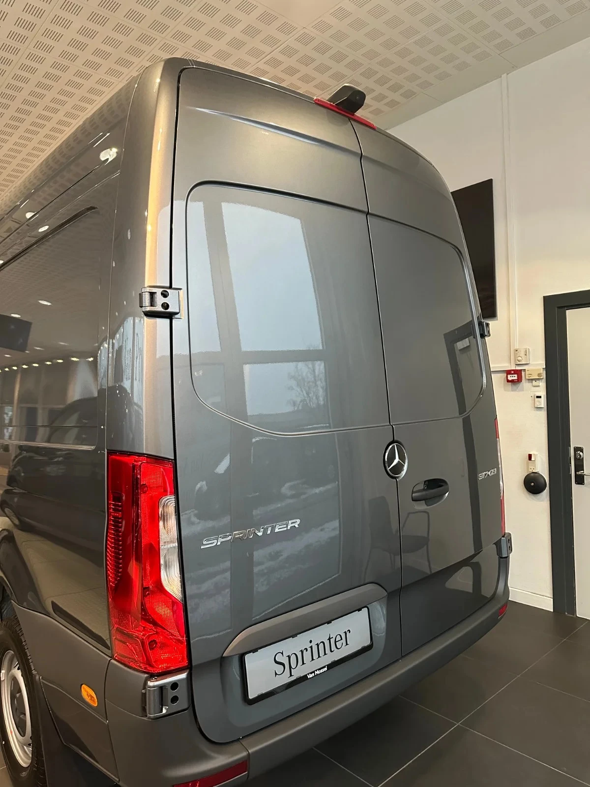 Mercedes-Benz-Sprinter-image-6