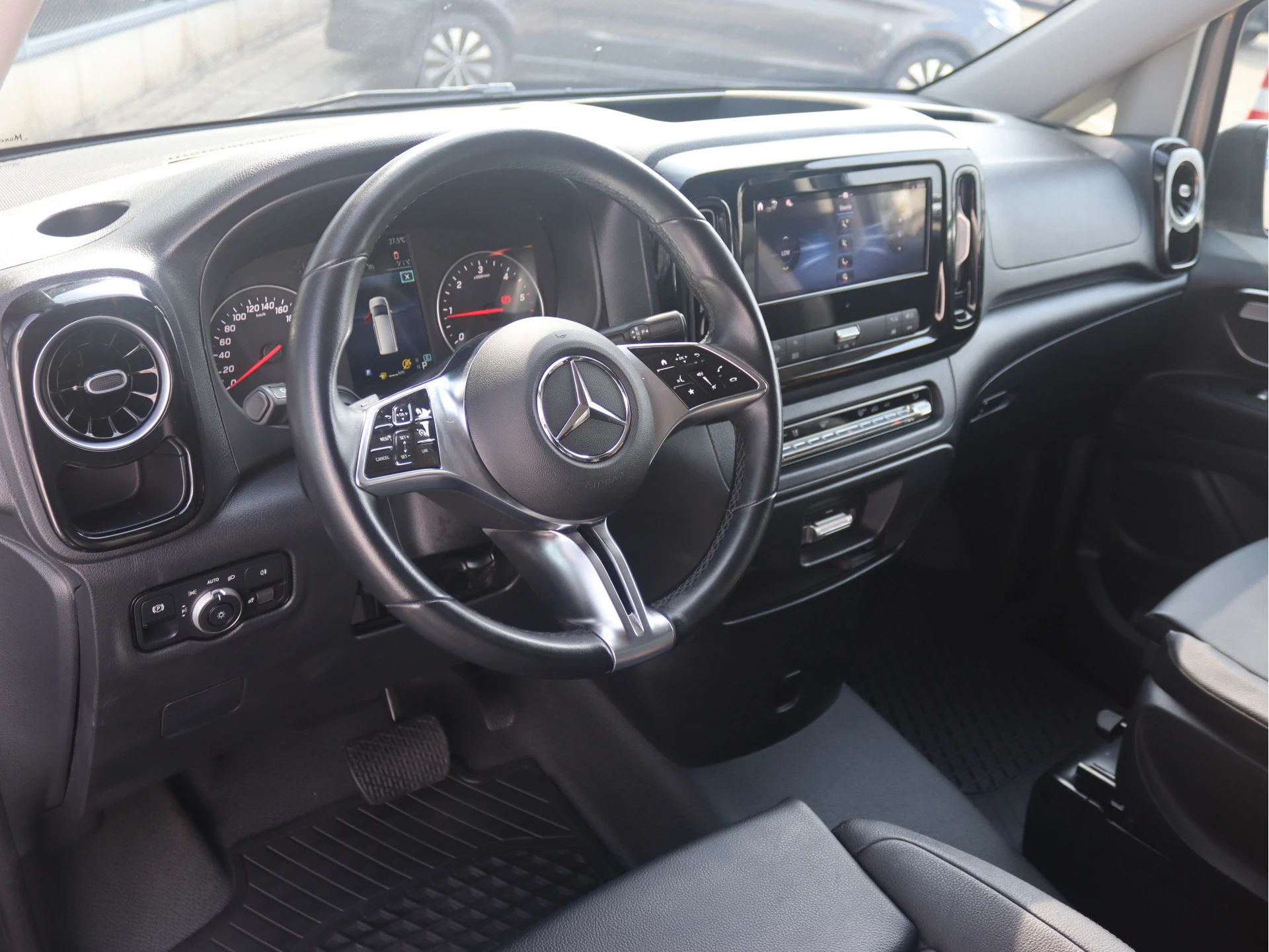 Mercedes-Benz-Vito-image-3