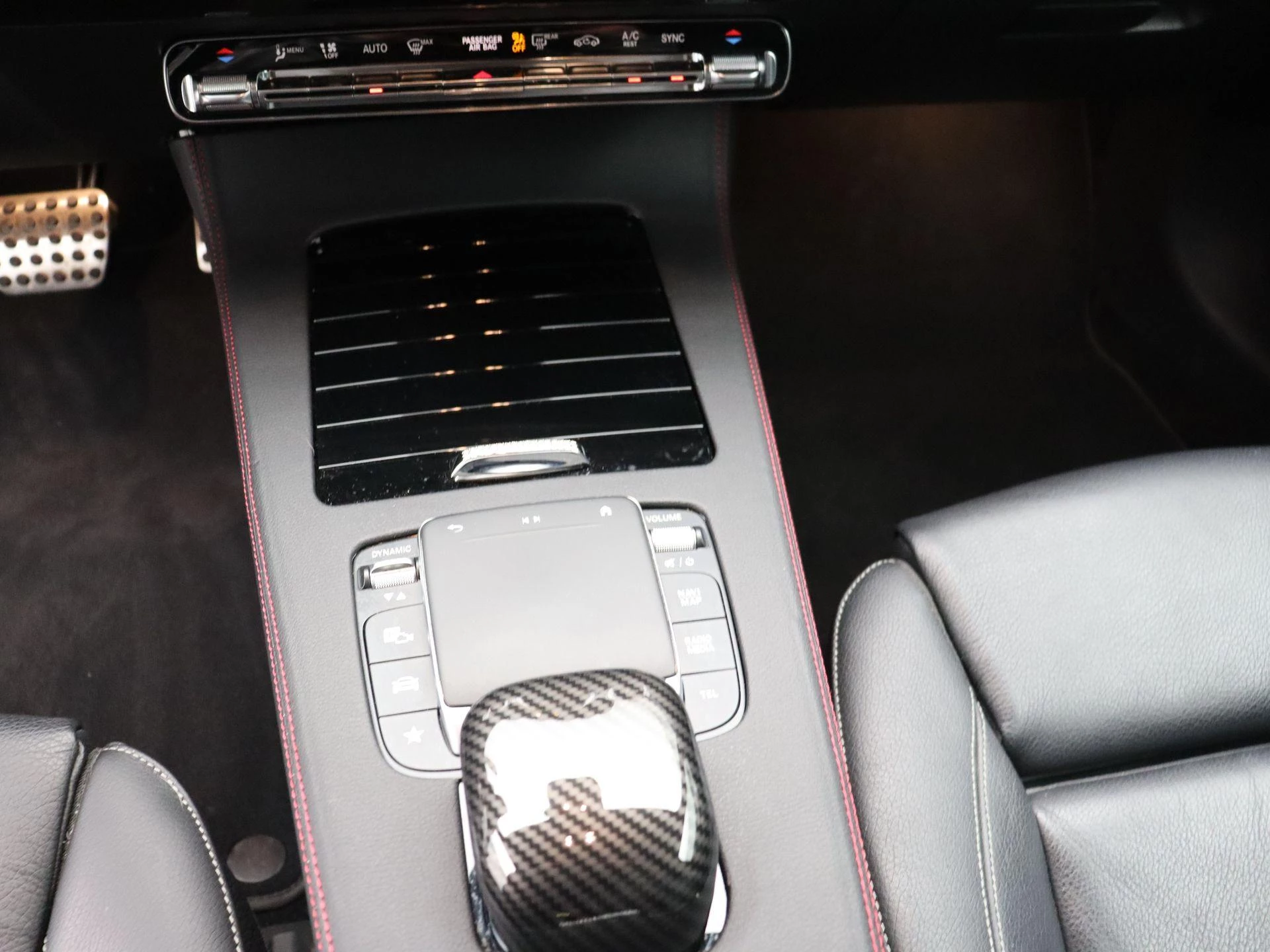 Mercedes-Benz CLA 180 AMG LINE + LEDER + NIGHTPAKKET + CAMERA + LED +