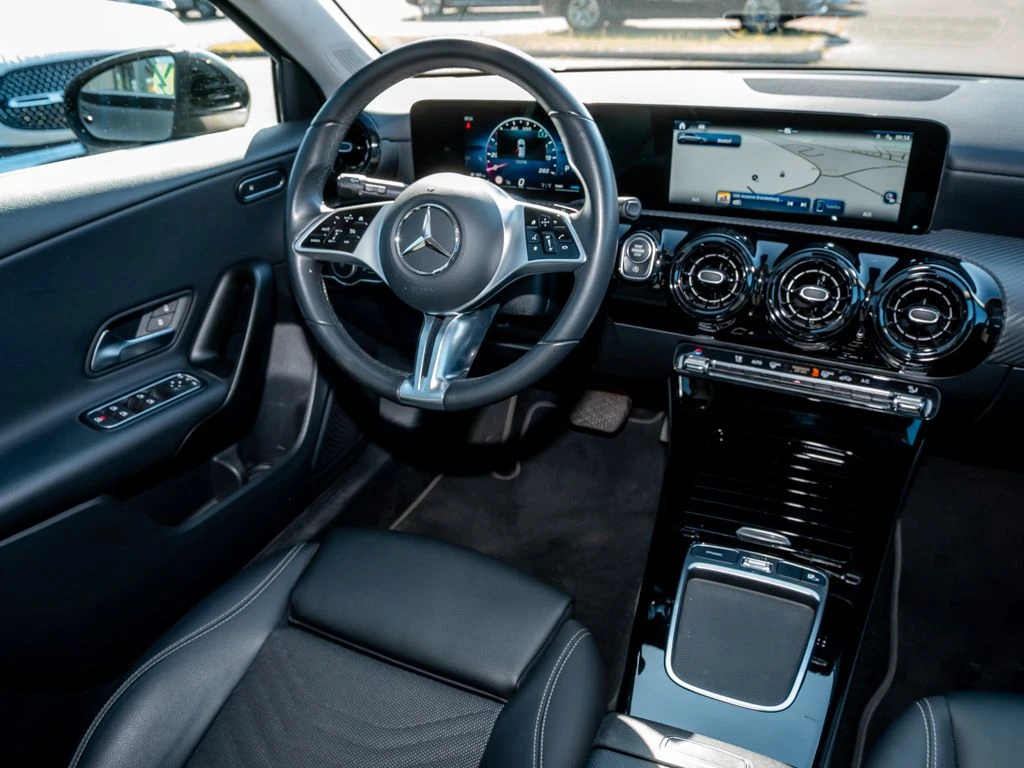 Mercedes-Benz-A-Klasse 180-image-9