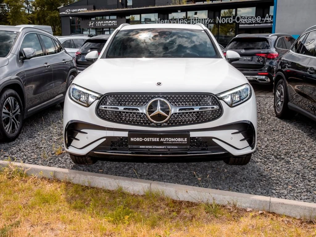 Mercedes-Benz-GLC 300 d-image-3