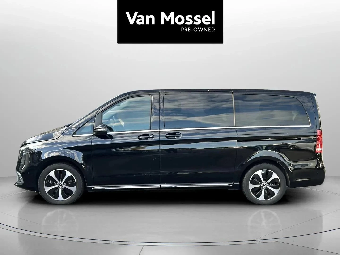 Mercedes-Benz-EQV-image-1