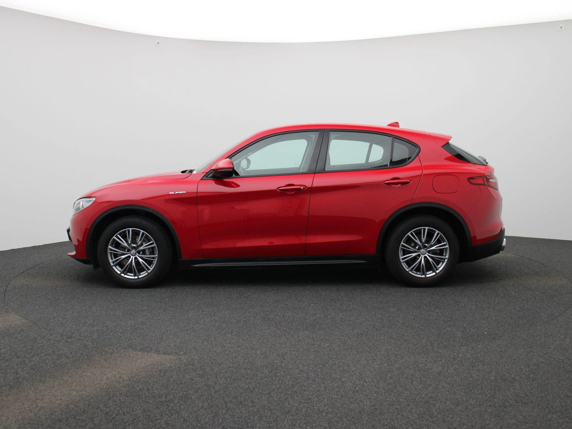 Alfa Romeo-Stelvio-image-3